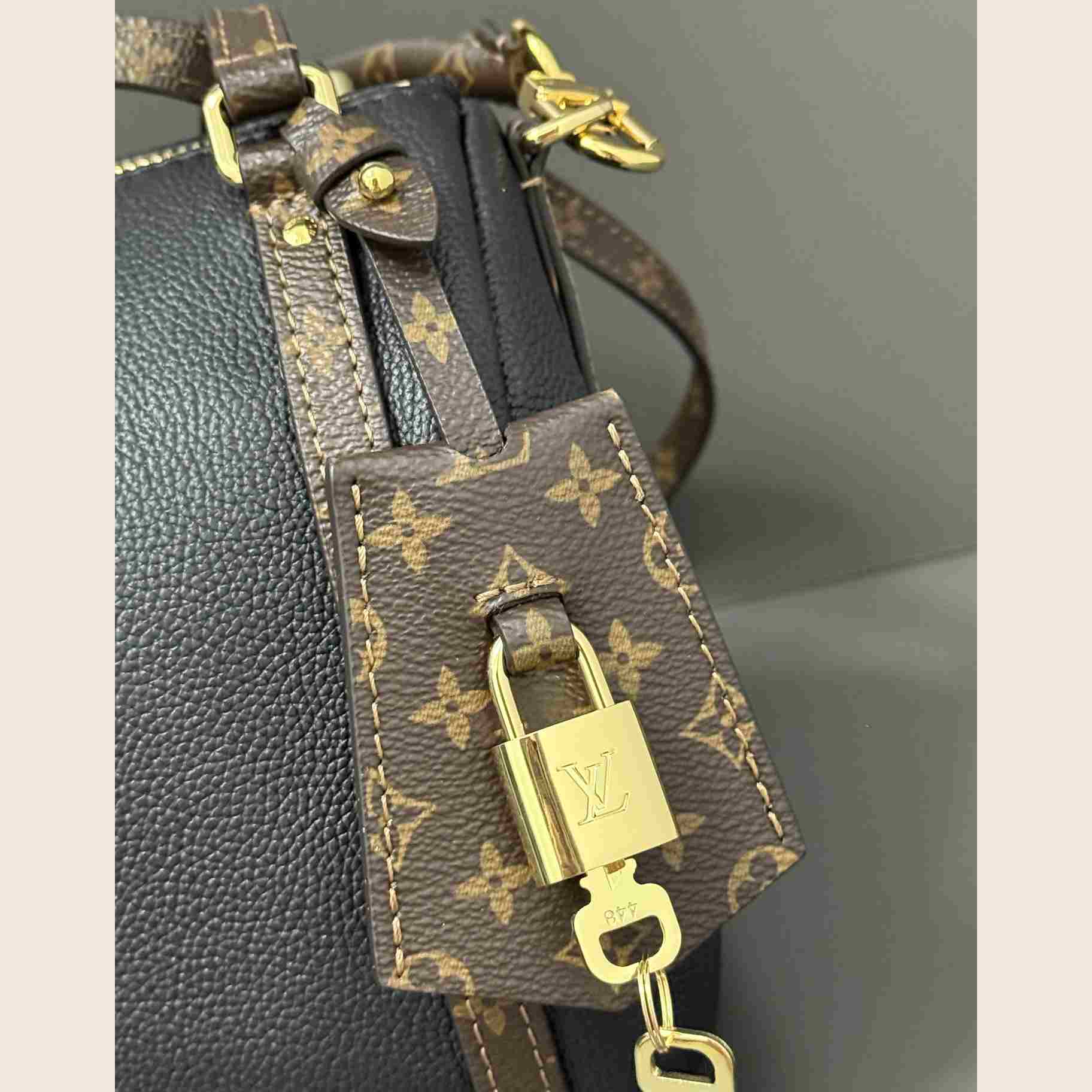 Louis Vuitton Express PM   M26039 - DesignerGu