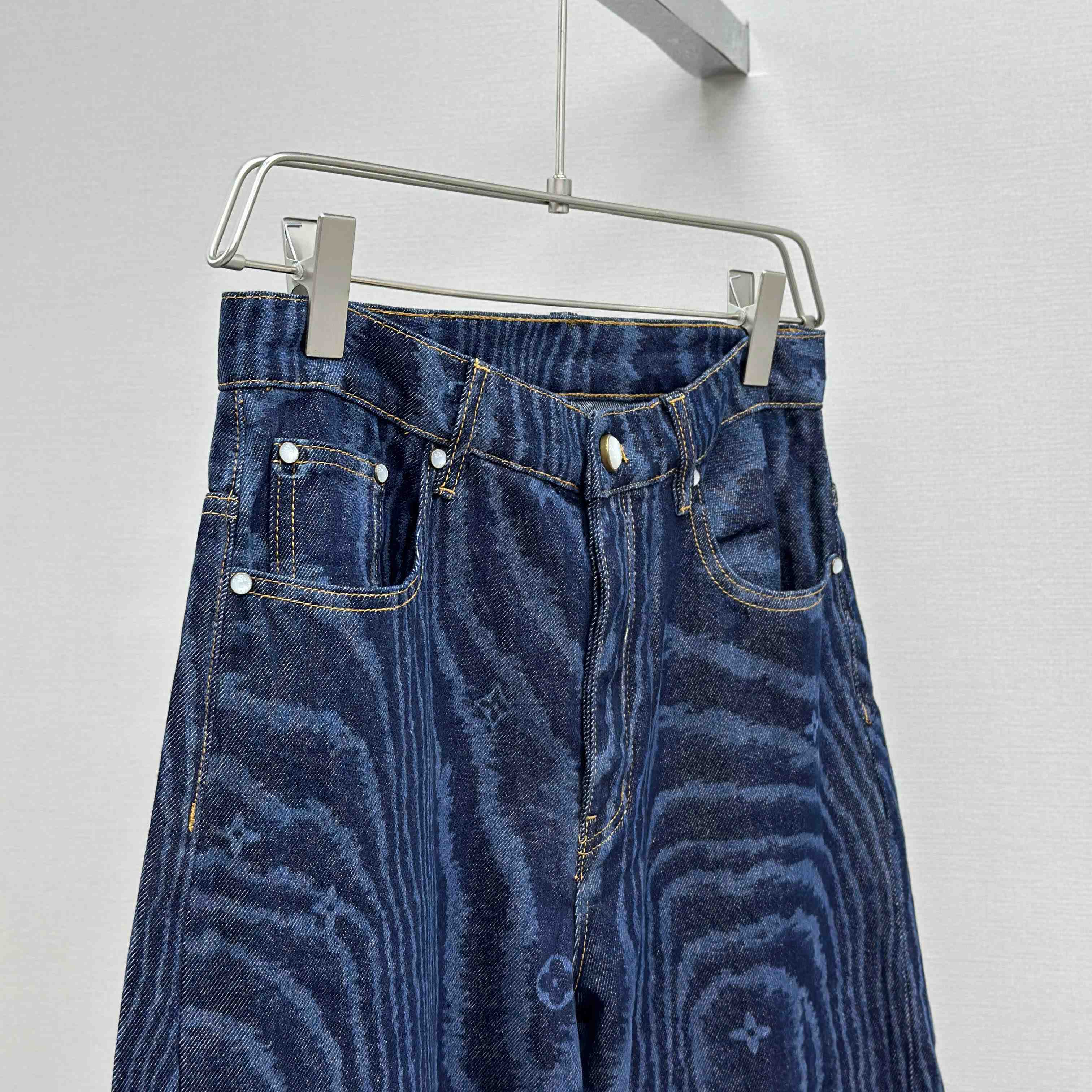 Louis Vuitton Cuffed Denim Skate Pants   1AHVBG - DesignerGu