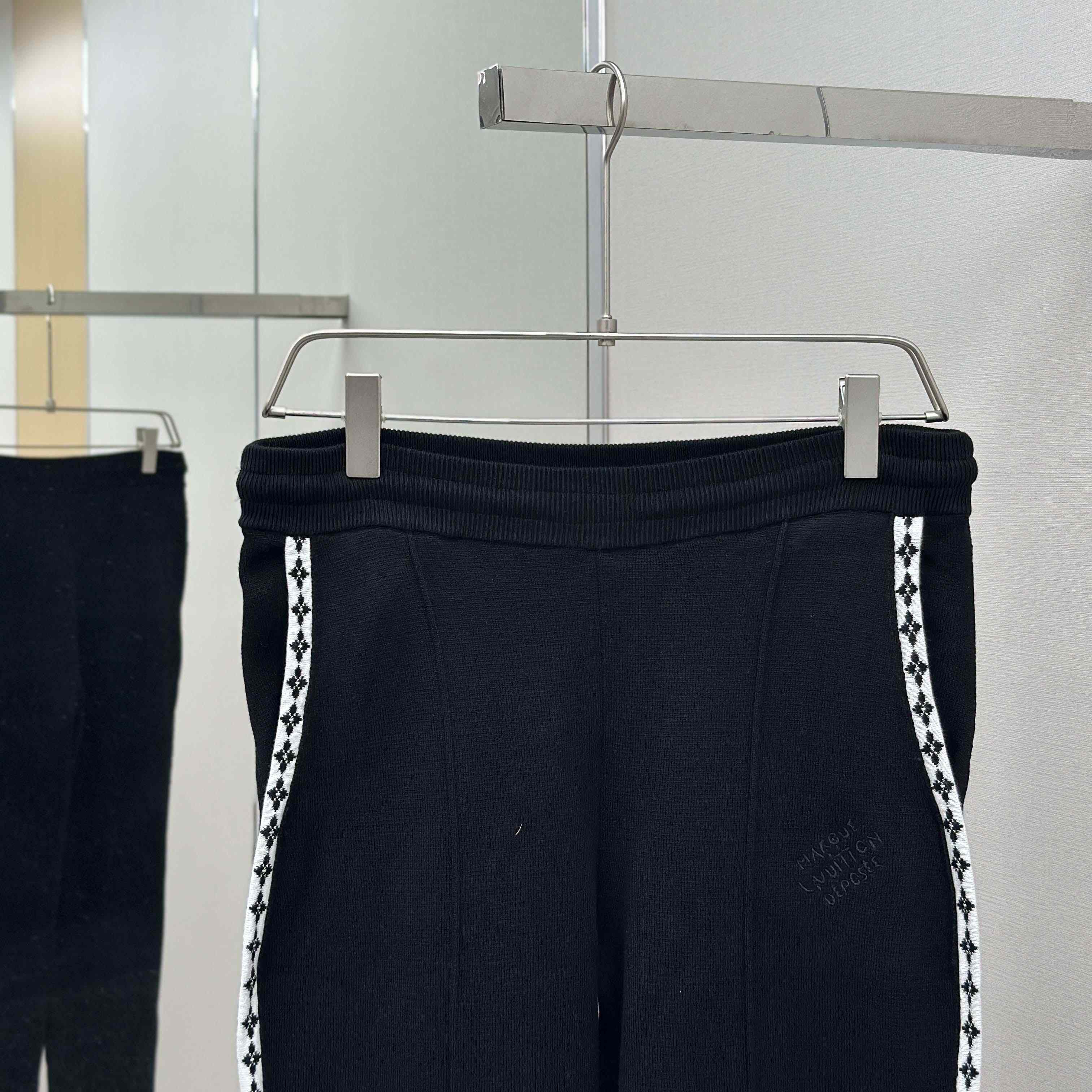 Louis Vuitton Preppy Knitted Wool Trousers   1AGTLU - DesignerGu