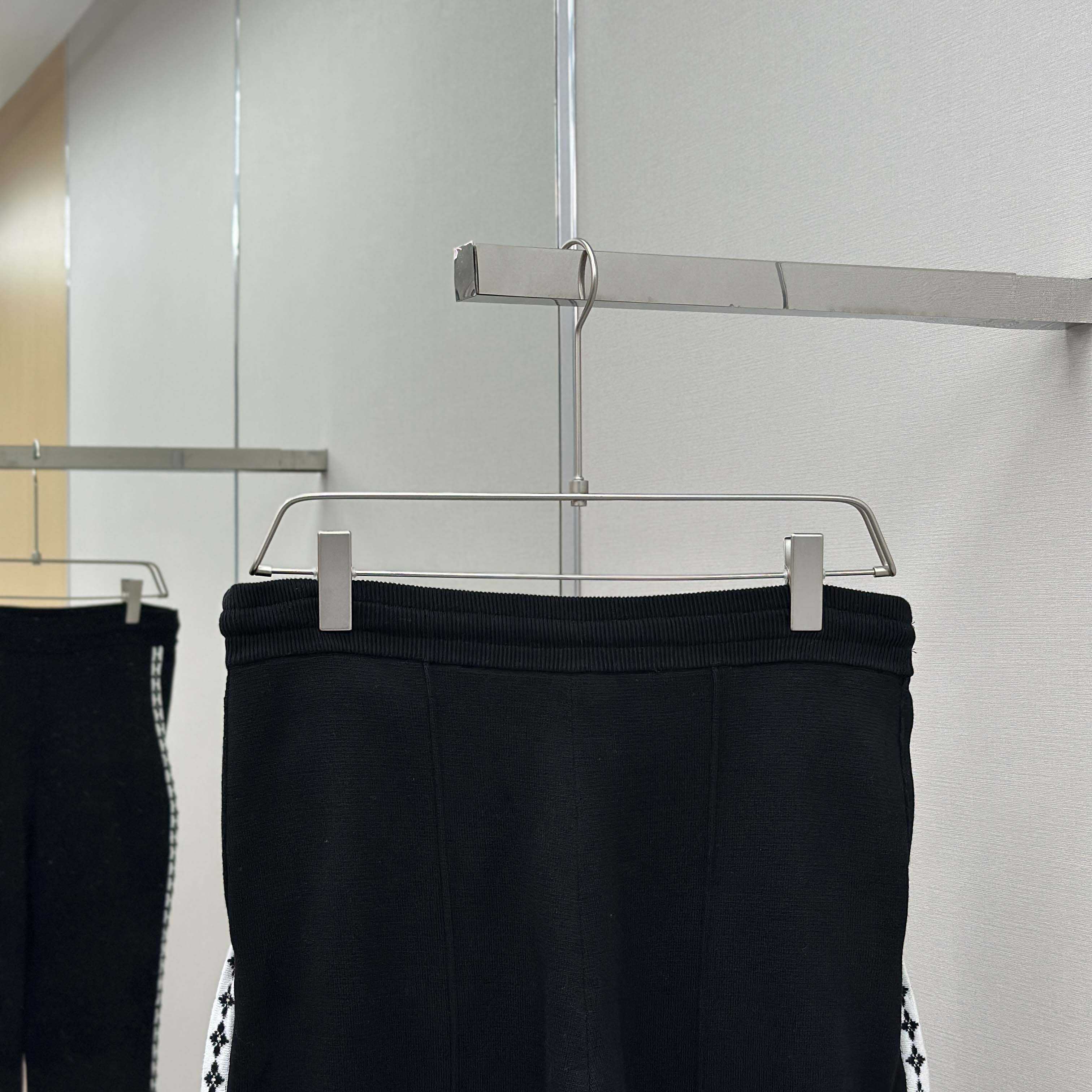 Louis Vuitton Preppy Knitted Wool Trousers   1AGTLU - DesignerGu