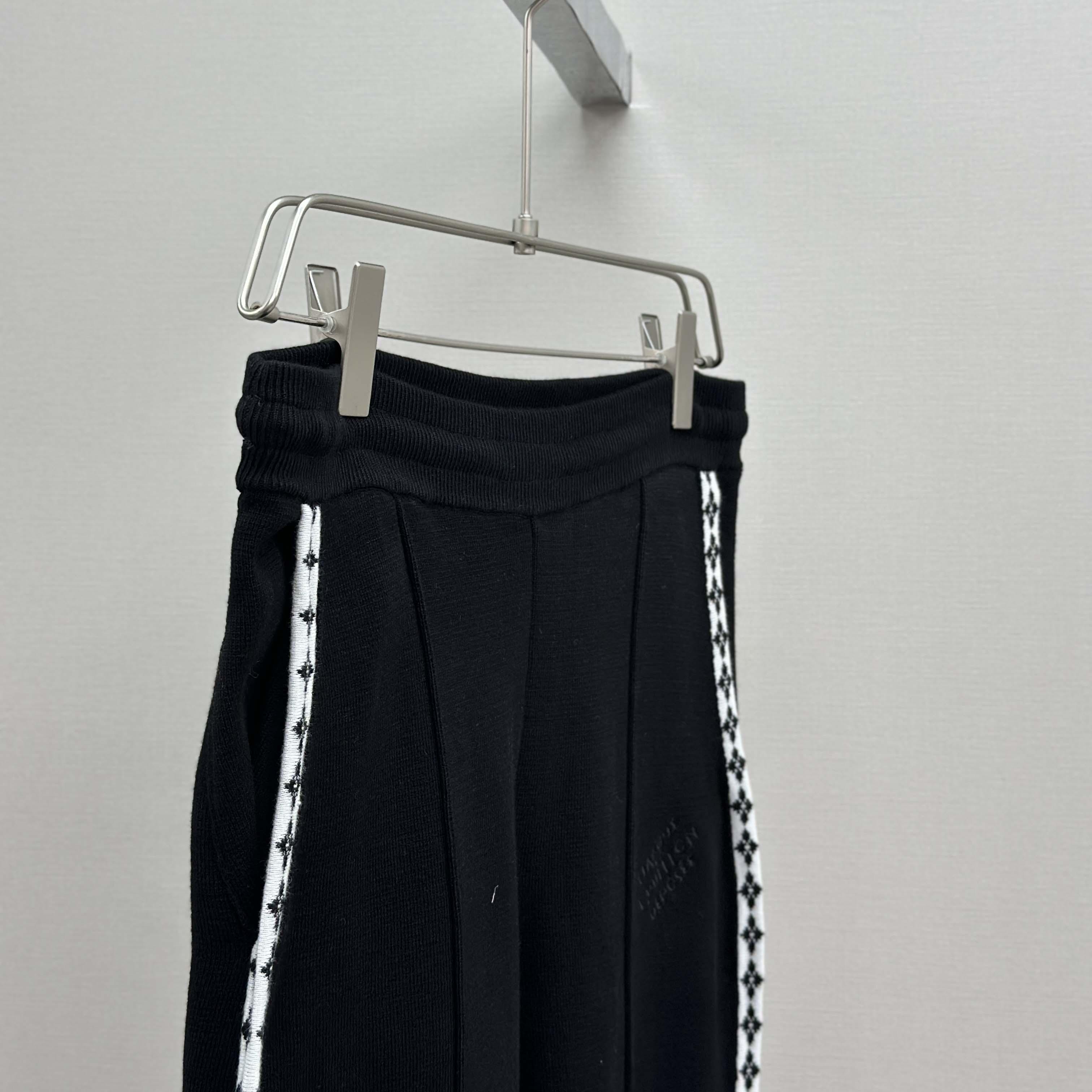 Louis Vuitton Preppy Knitted Wool Trousers   1AGTLU - DesignerGu