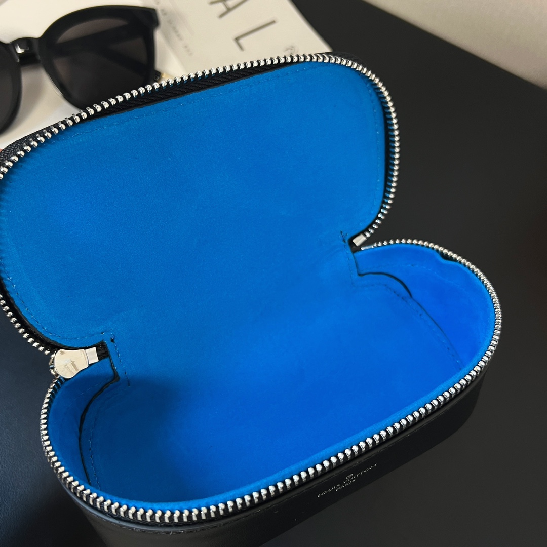 Louis Vuitton Sunglasses Pouch - DesignerGu