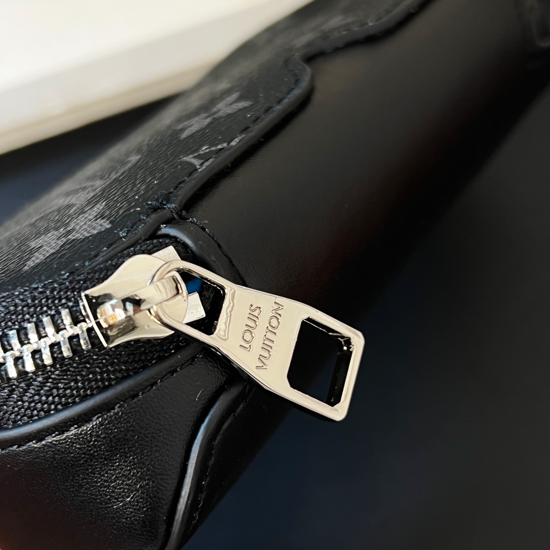 Louis Vuitton Sunglasses Pouch - DesignerGu