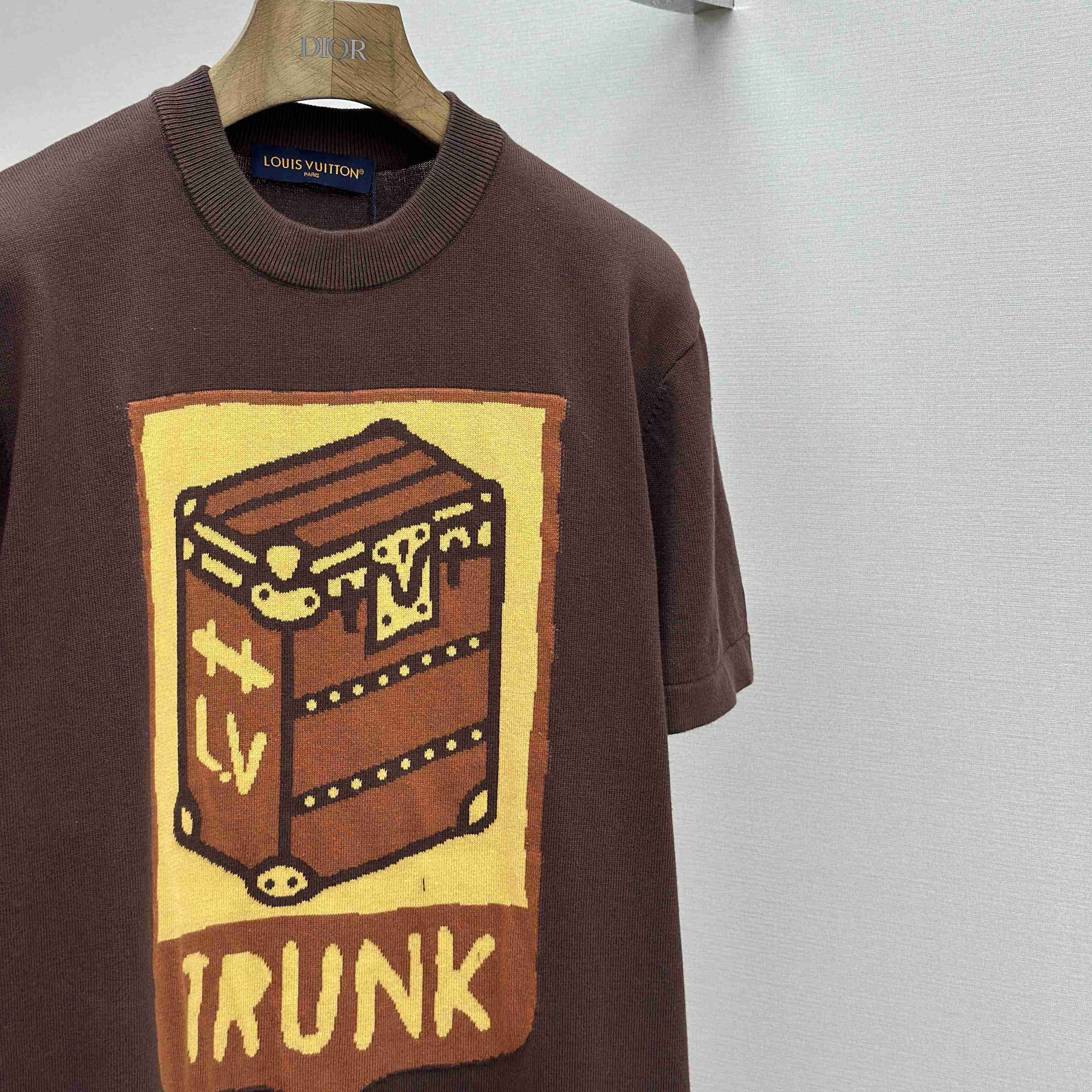 Louis Vuitton Graphic Short-Sleeved Crewneck    1AFIX1 - DesignerGu