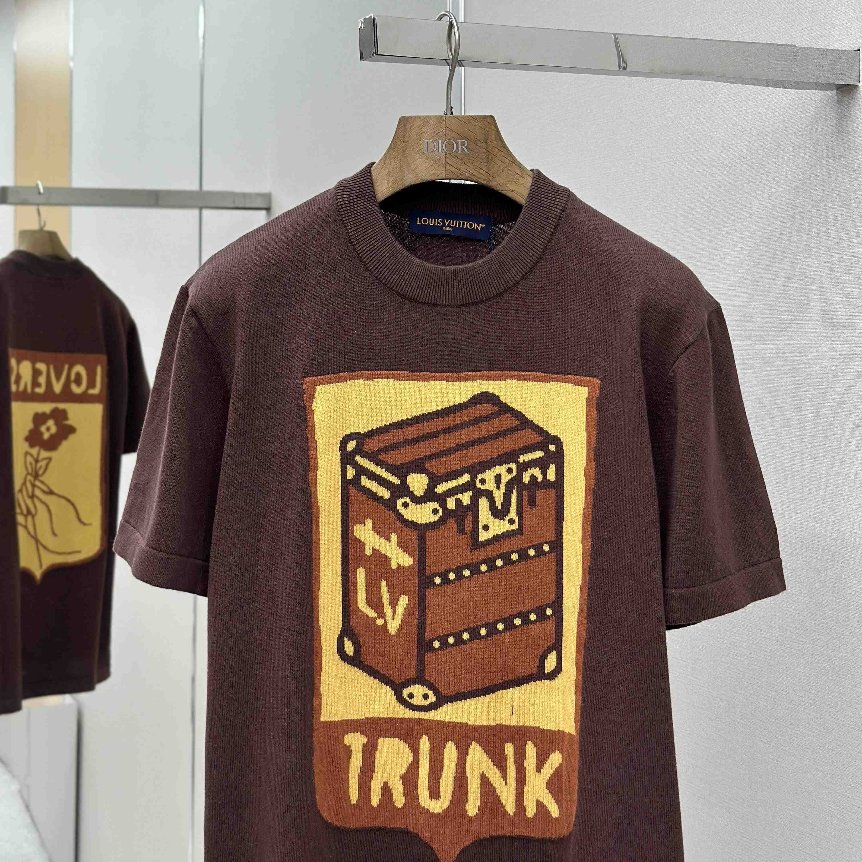 Louis Vuitton Graphic Short-Sleeved Crewneck    1AFIX1 - DesignerGu