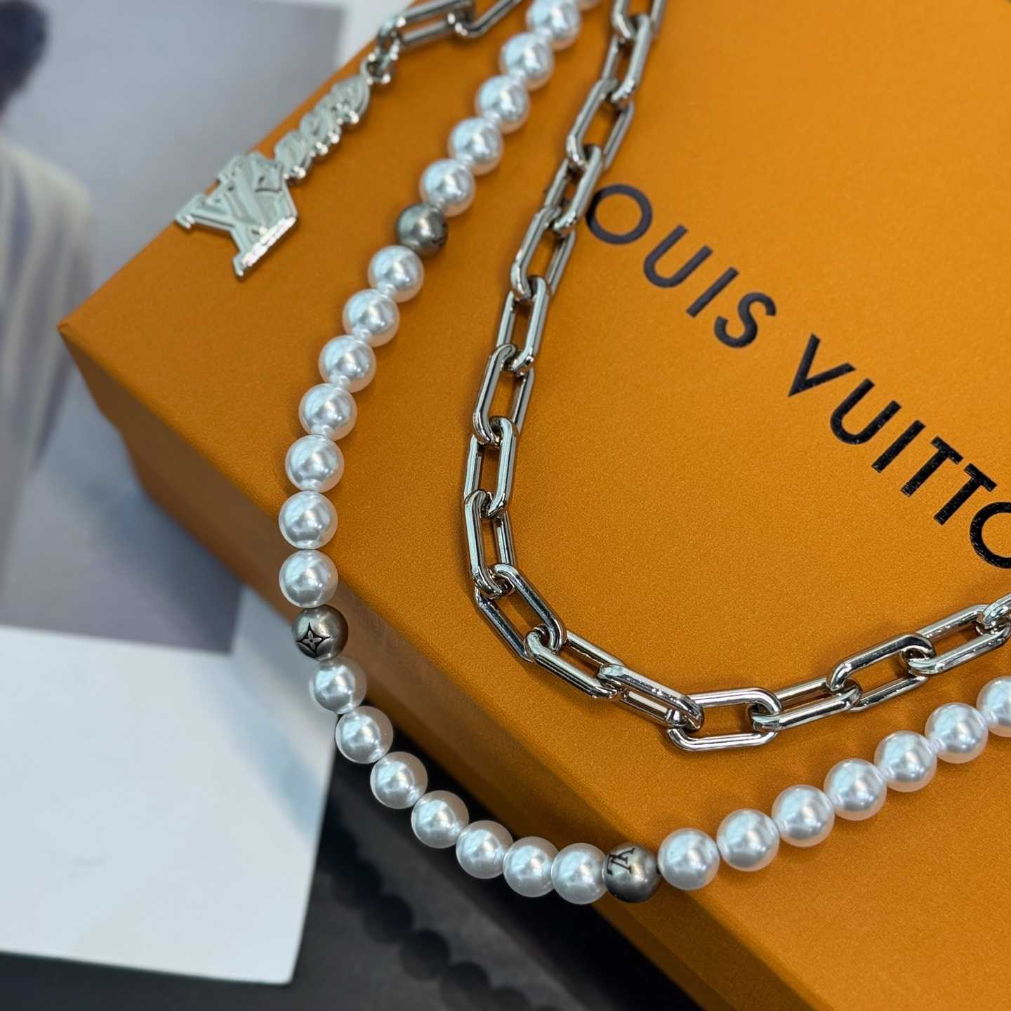 Louis Vuitton Pearls Mini Chain Belt   M03024 - DesignerGu