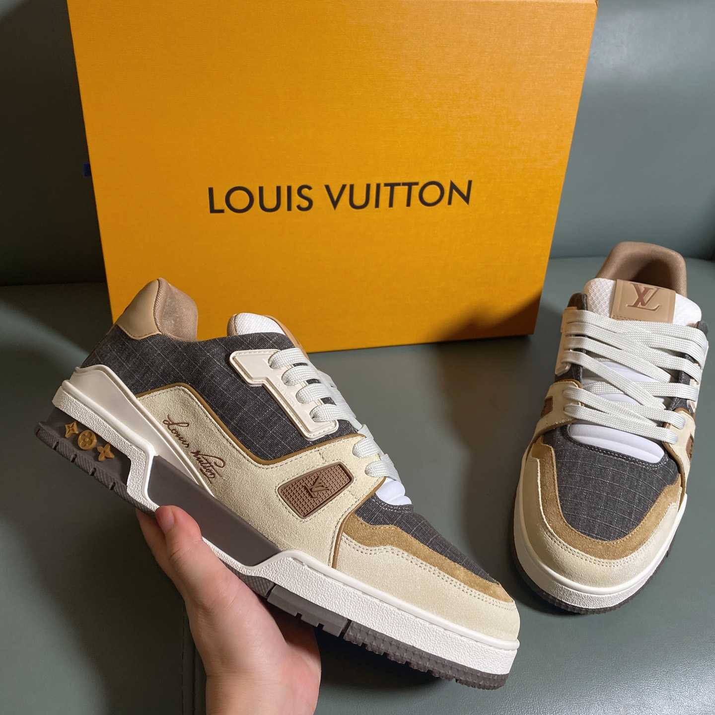 Louis Vuitton LV Trainer Outdoor Sneaker      1AHTFR - DesignerGu