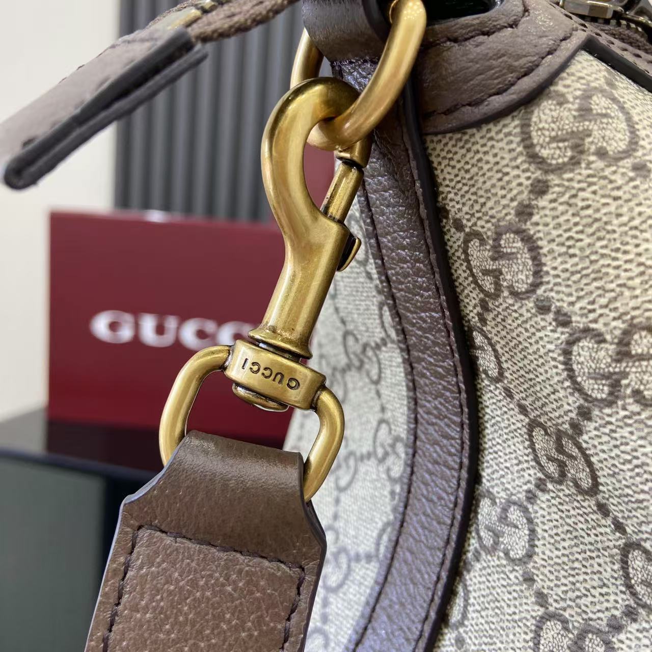 Gucci Savoy Medium Duffle Bag - DesignerGu