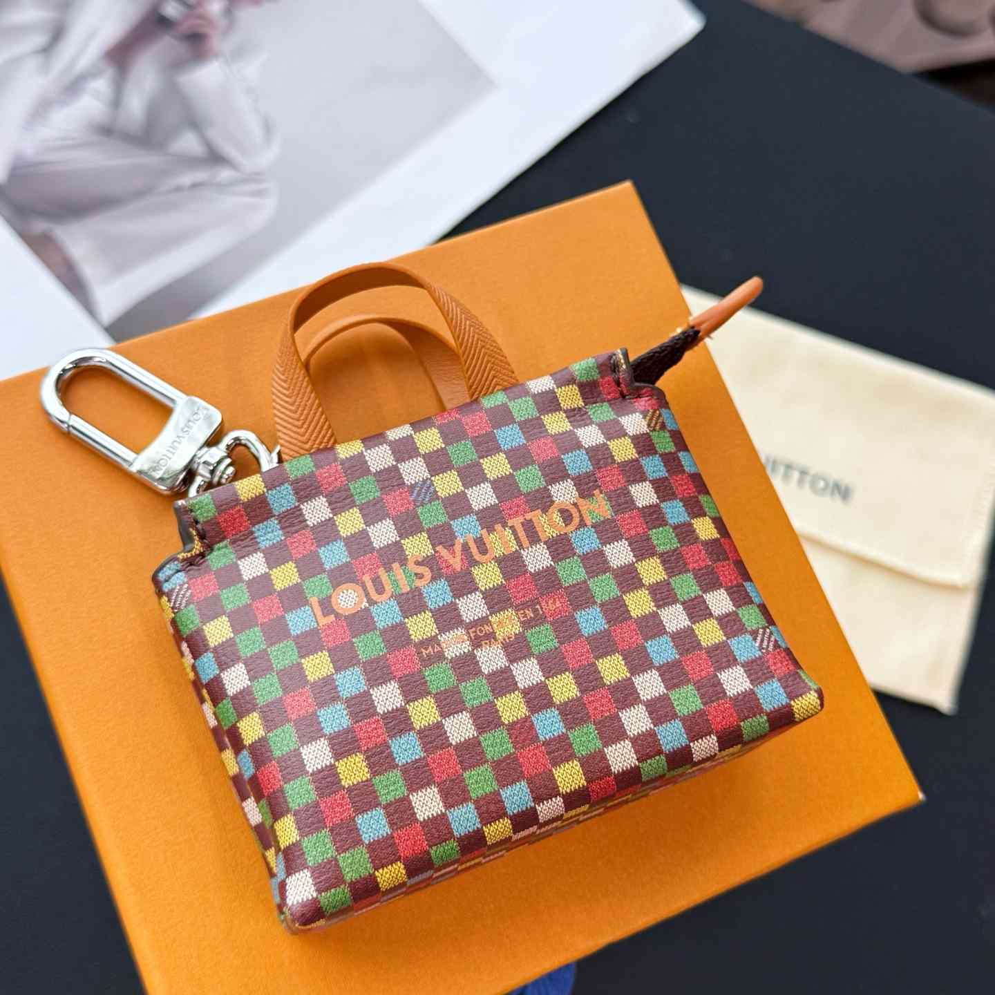 Louis Vuitton LV Mini Shopper Bag Charm    - DesignerGu