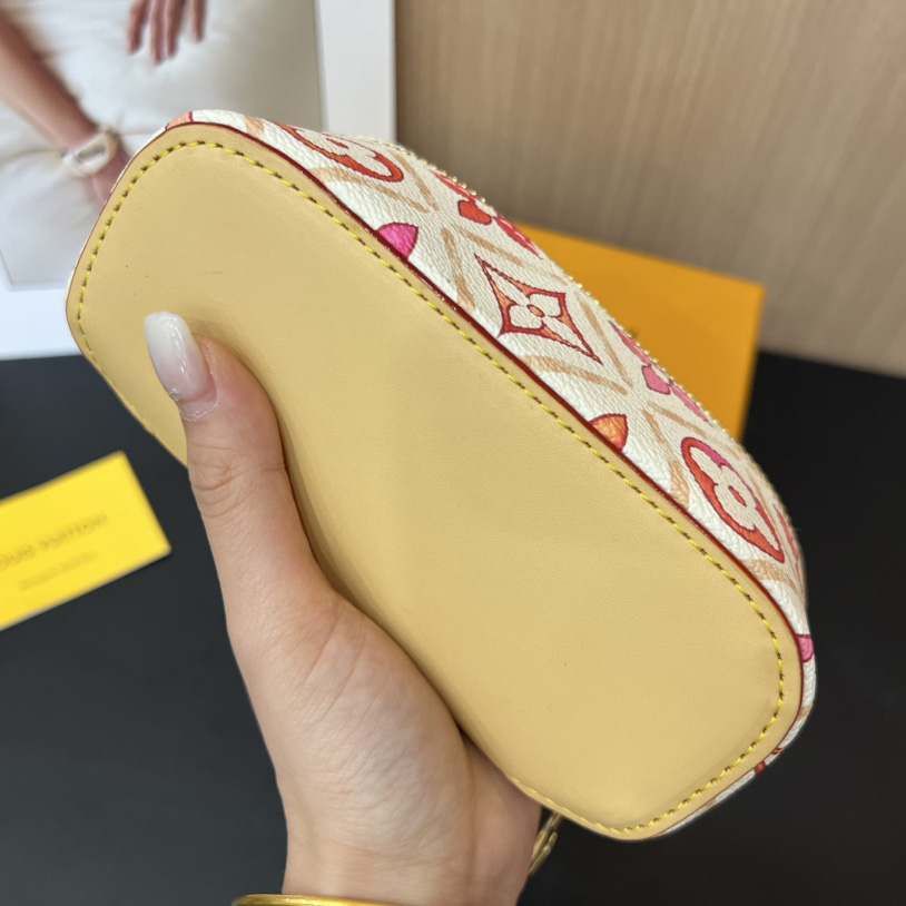 Louis Vuitton Sunglasses Pouch - DesignerGu