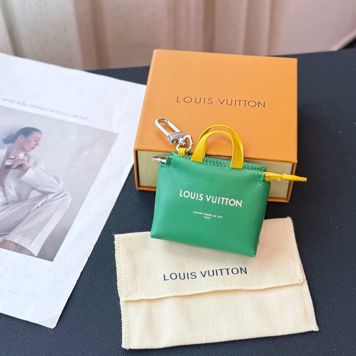 Louis Vuitton LV Mini Shopper Bag Charm    - DesignerGu