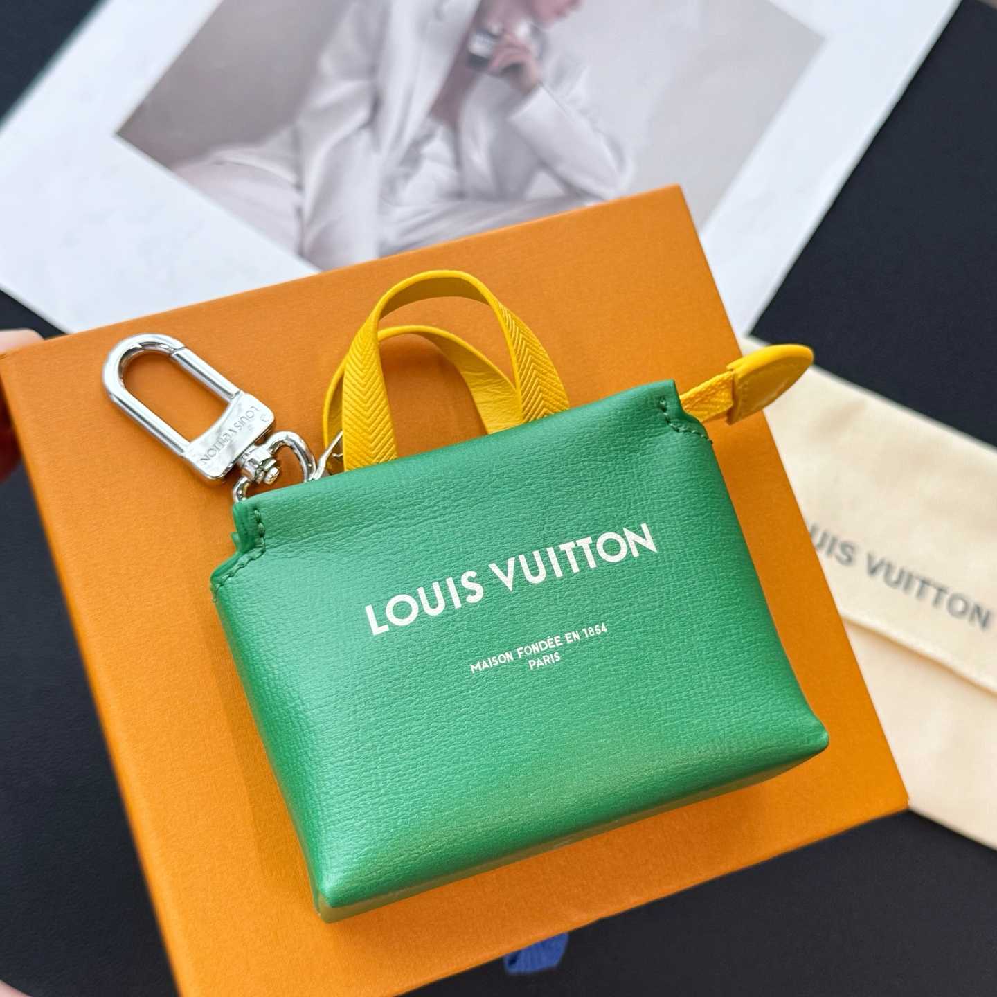 Louis Vuitton LV Mini Shopper Bag Charm    - DesignerGu