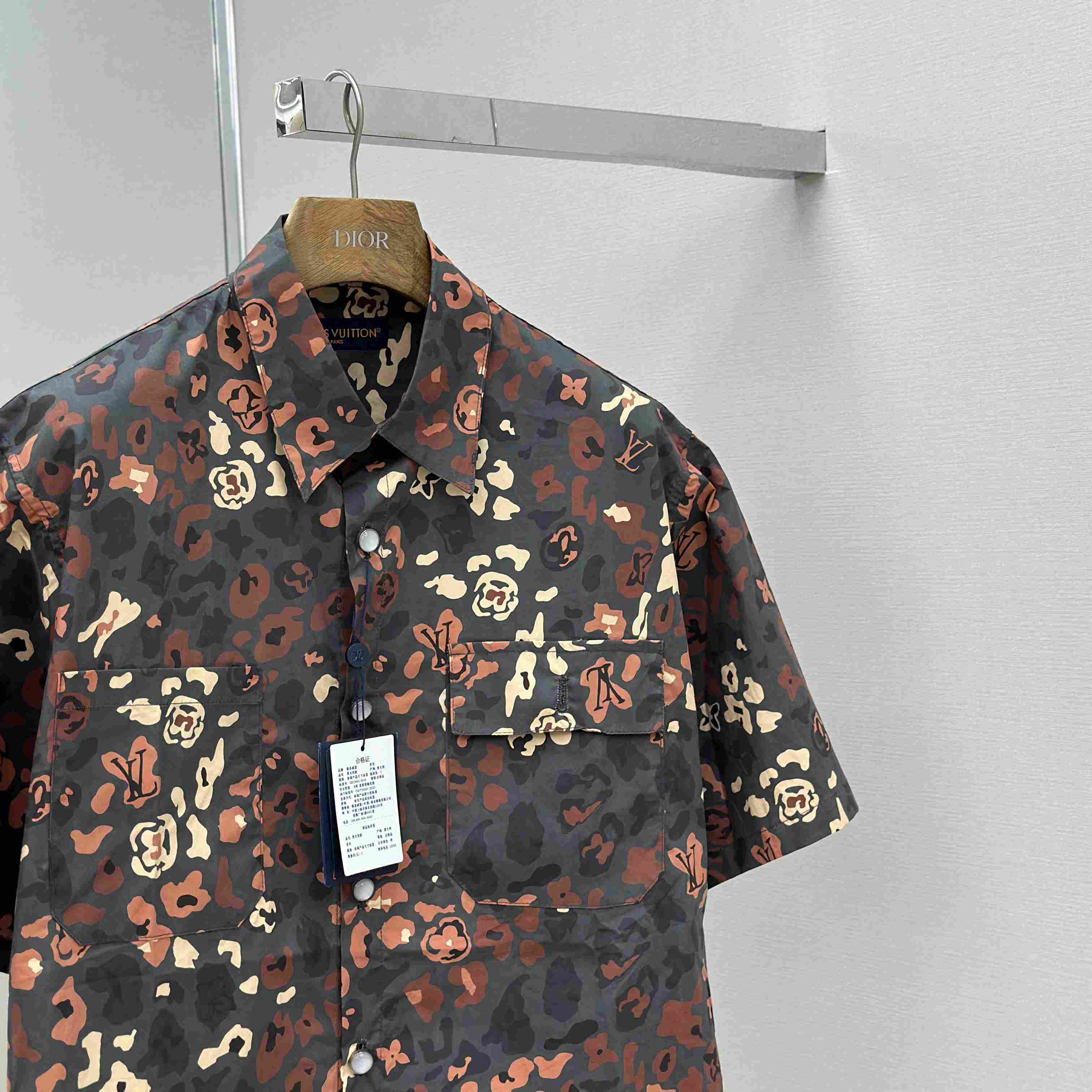 Louis Vuitton Printed Short-Sleeved Workwear Shirt   1AIMGT - DesignerGu