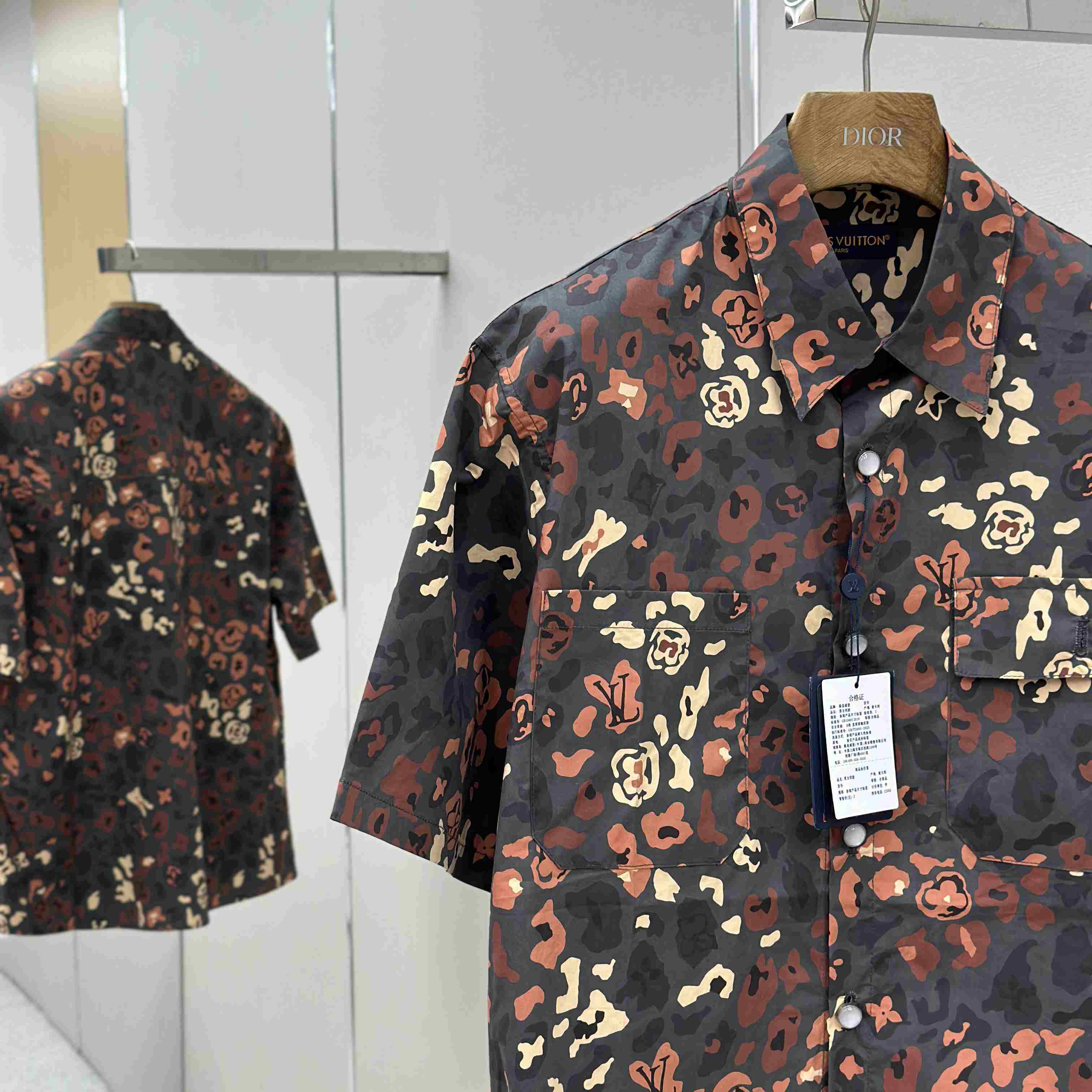 Louis Vuitton Printed Short-Sleeved Workwear Shirt   1AIMGT - DesignerGu