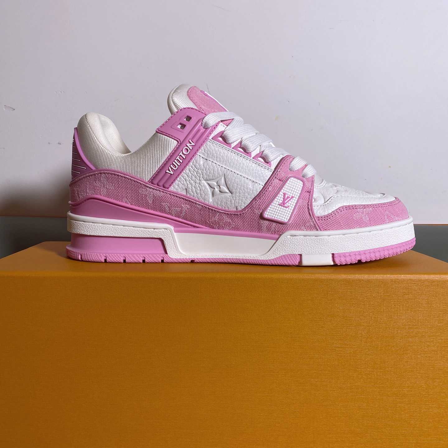 Louis Vuitton LV Trainer Sneaker      1AIKOM - DesignerGu