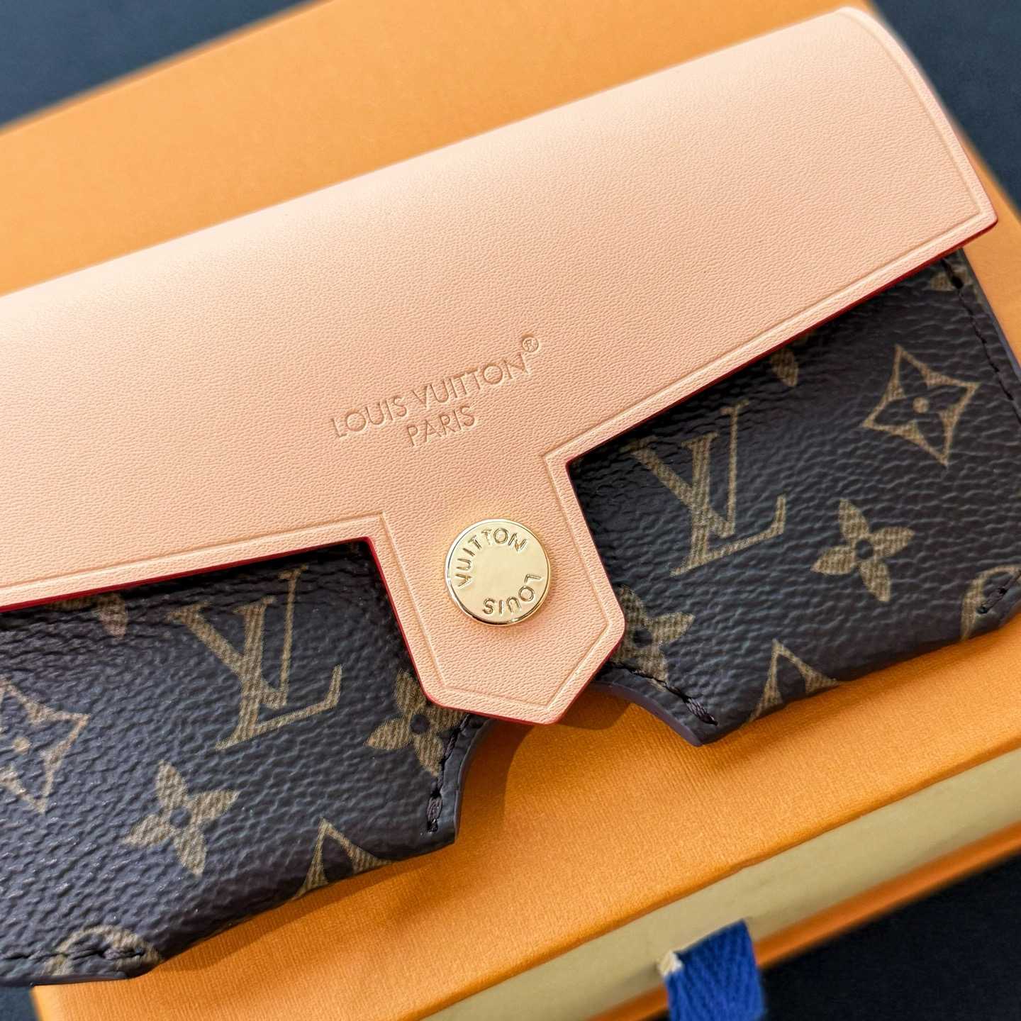 Louis Vuitton LV Glasses Holder   M02701 - DesignerGu