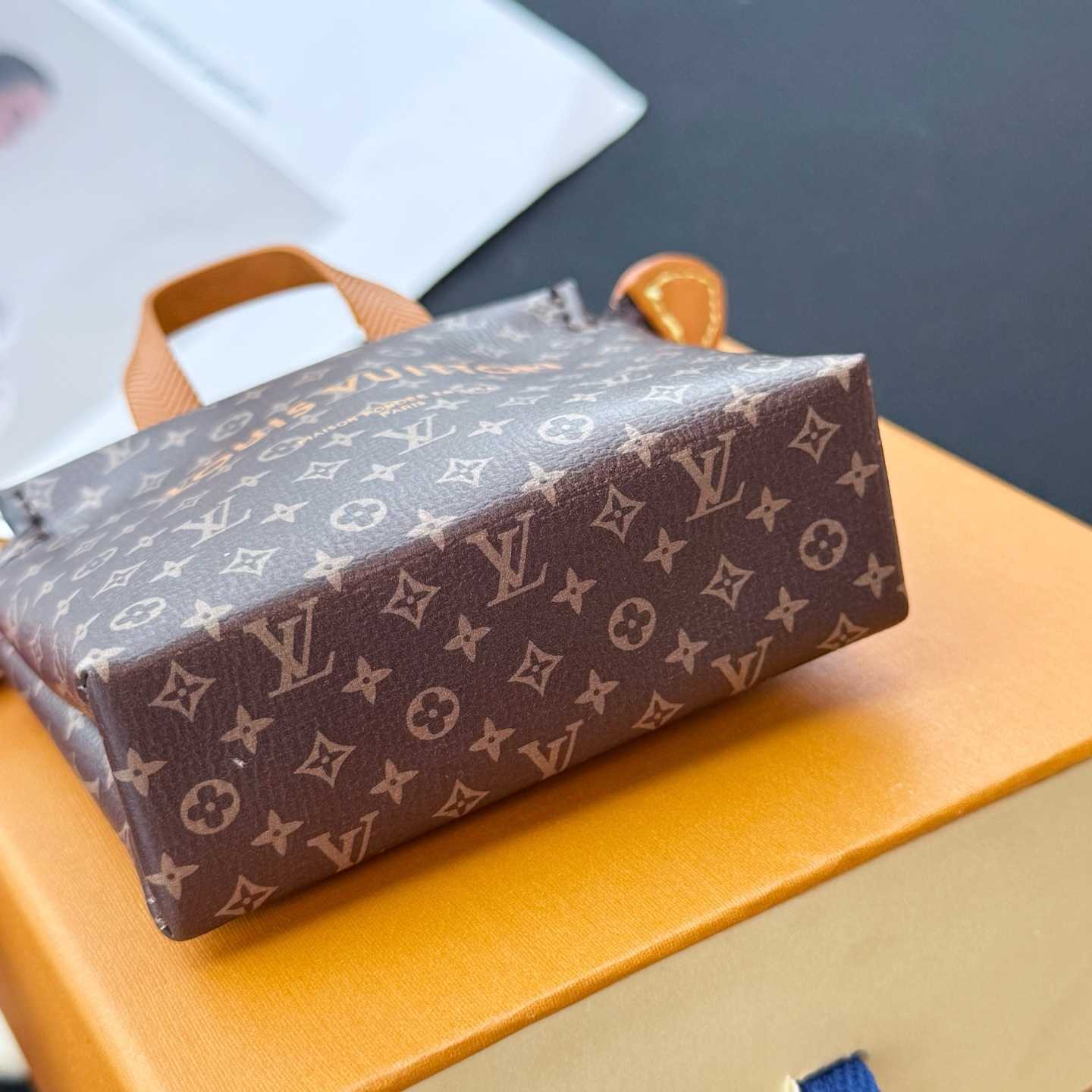Louis Vuitton LV Mini Shopper Bag Charm    - DesignerGu