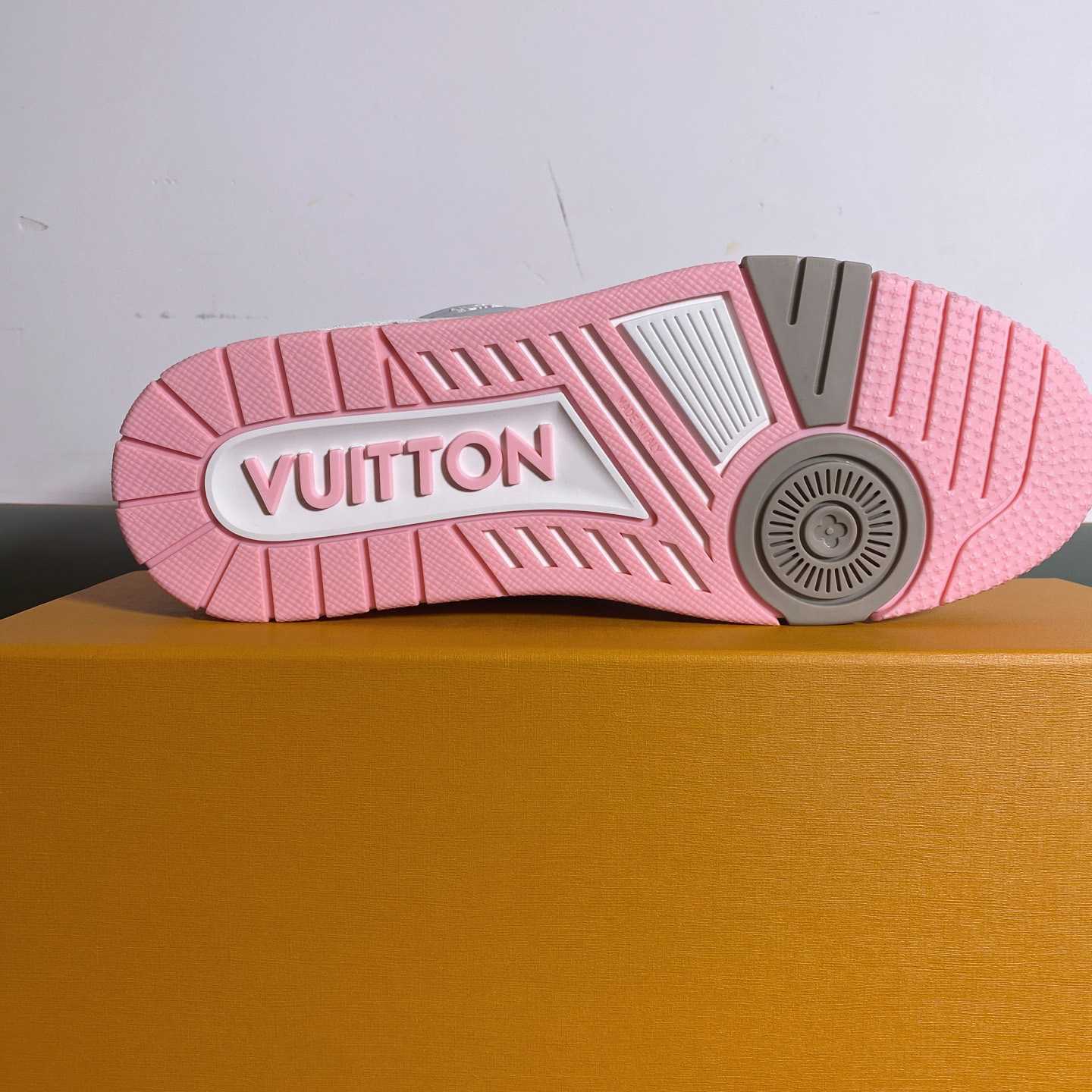 Louis Vuitton LV Trainer Sneaker      1AHTF5 - DesignerGu
