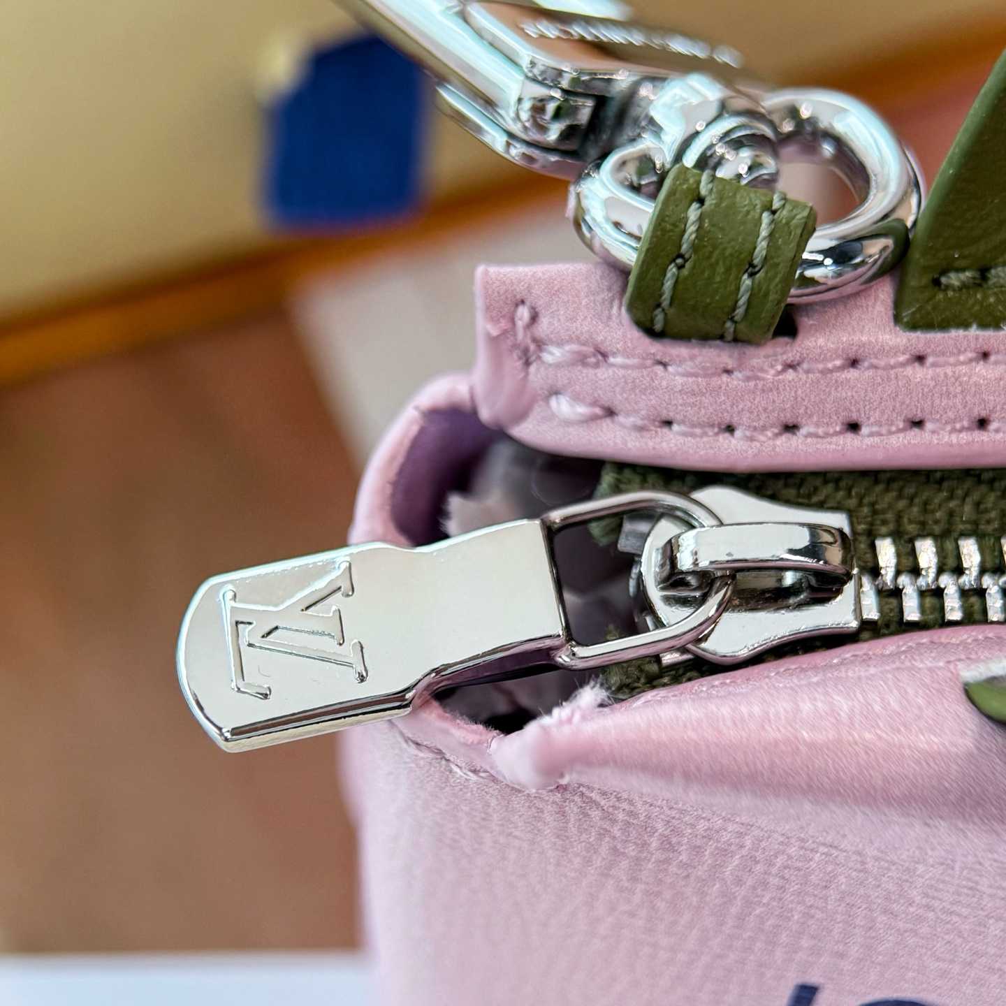 Louis Vuitton LV Mini Shopper Bag Charm   M03136 - DesignerGu