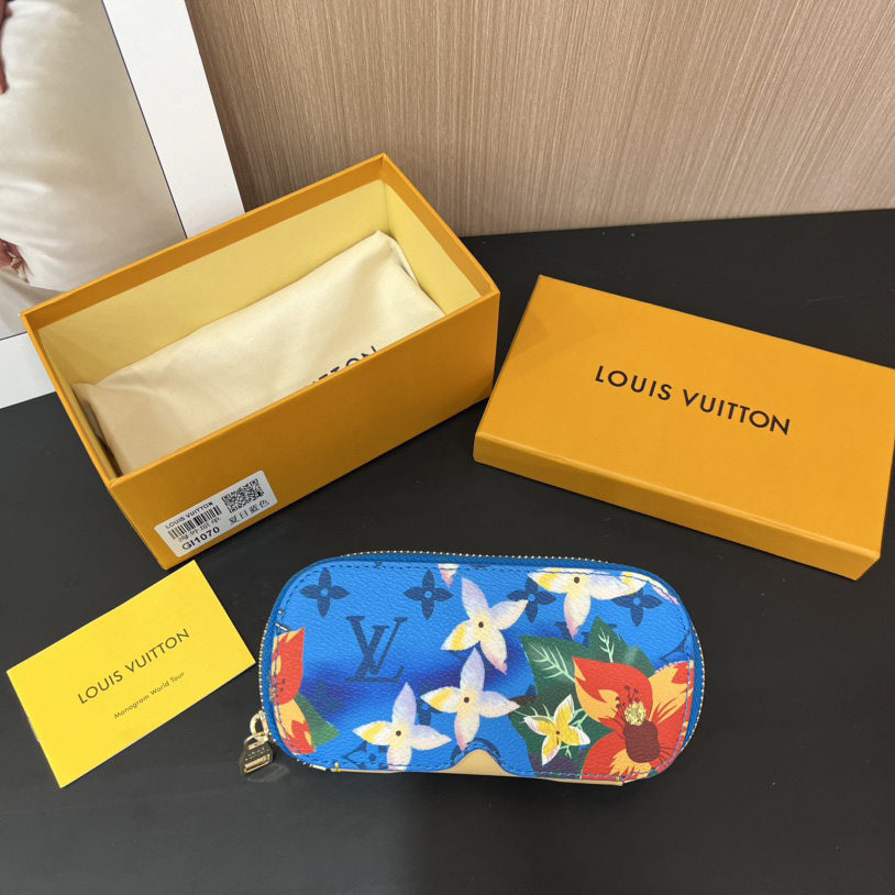 Louis Vuitton Sunglasses Pouch - DesignerGu
