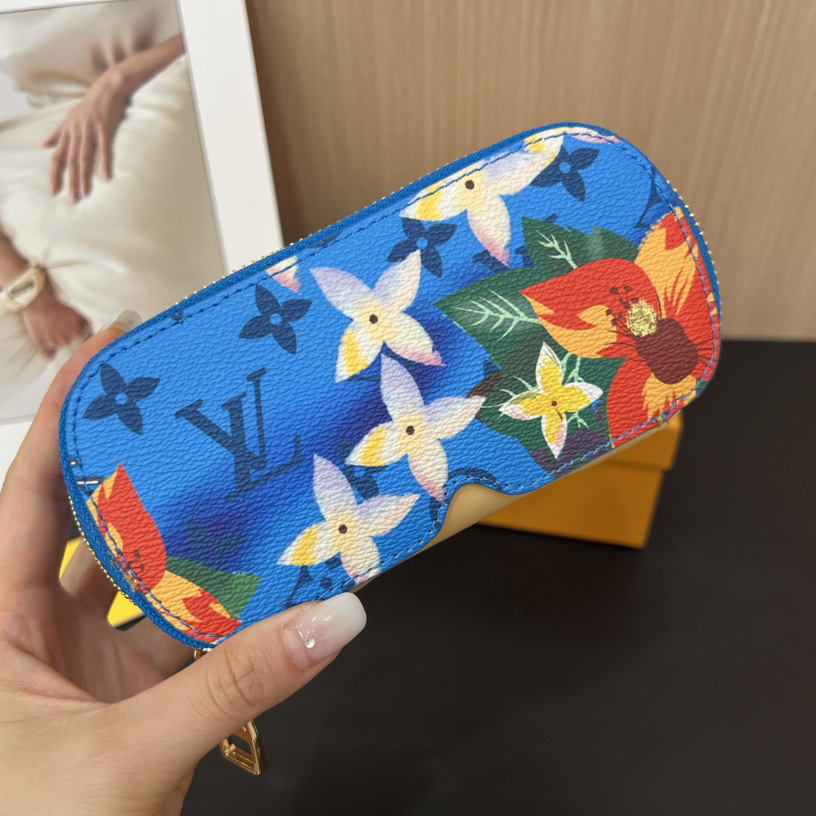 Louis Vuitton Sunglasses Pouch - DesignerGu
