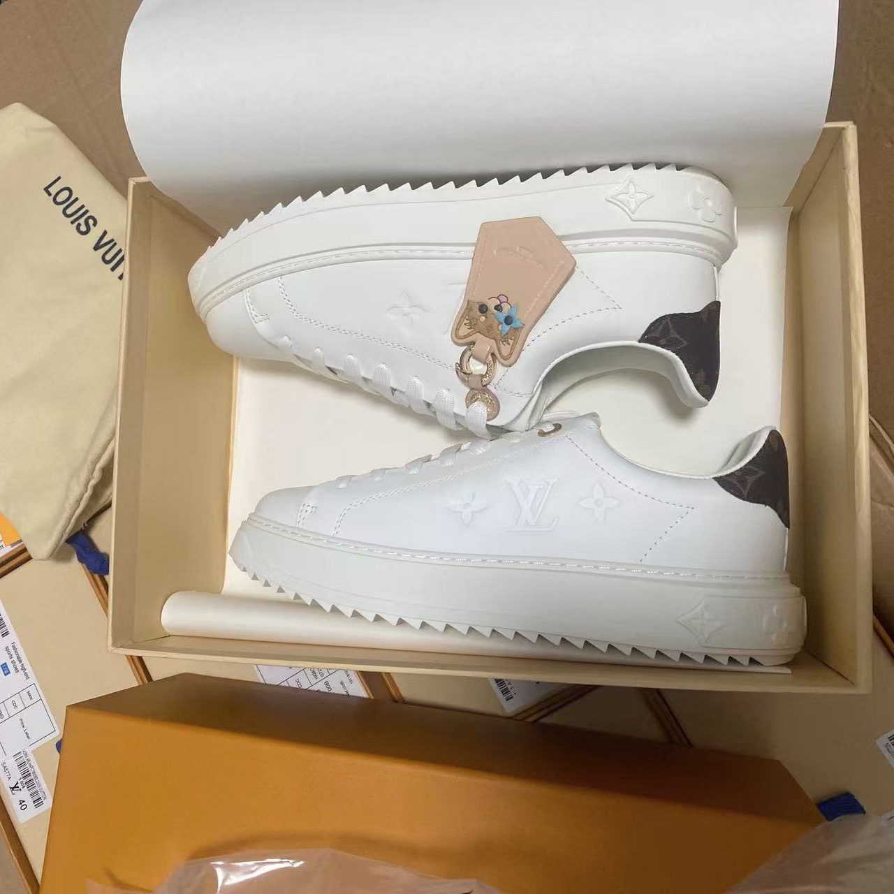 Louis Vuitton Time Out Sneaker   1AGUX5 - DesignerGu
