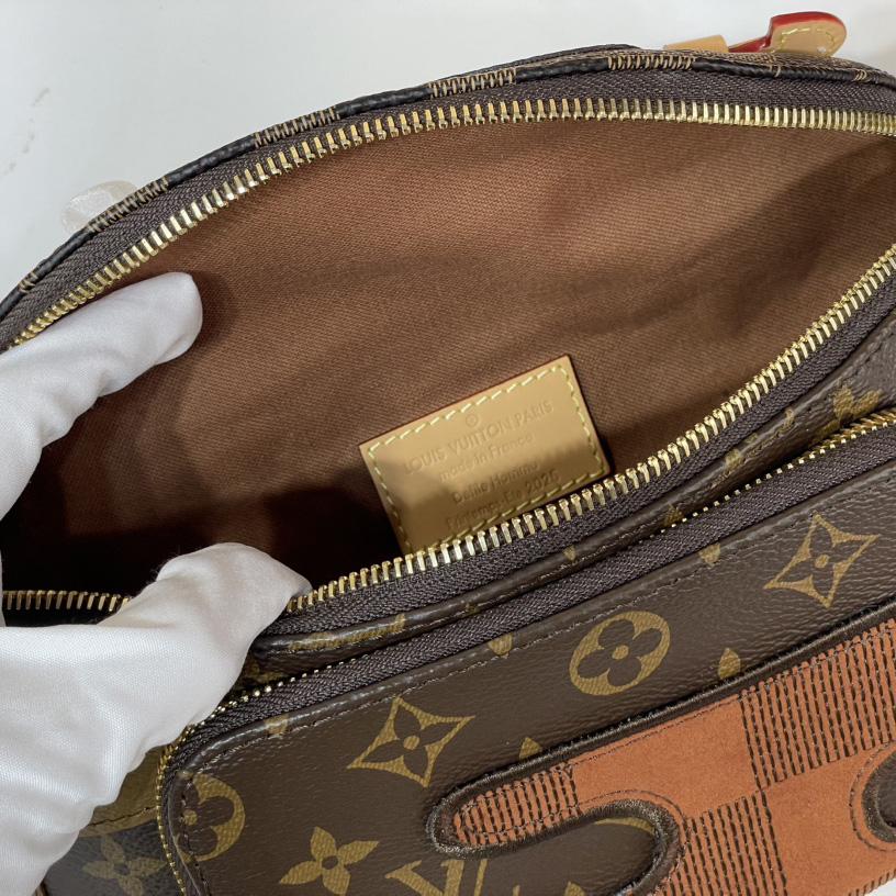 Louis Vuitton Rush Bumbag   M15271 - DesignerGu