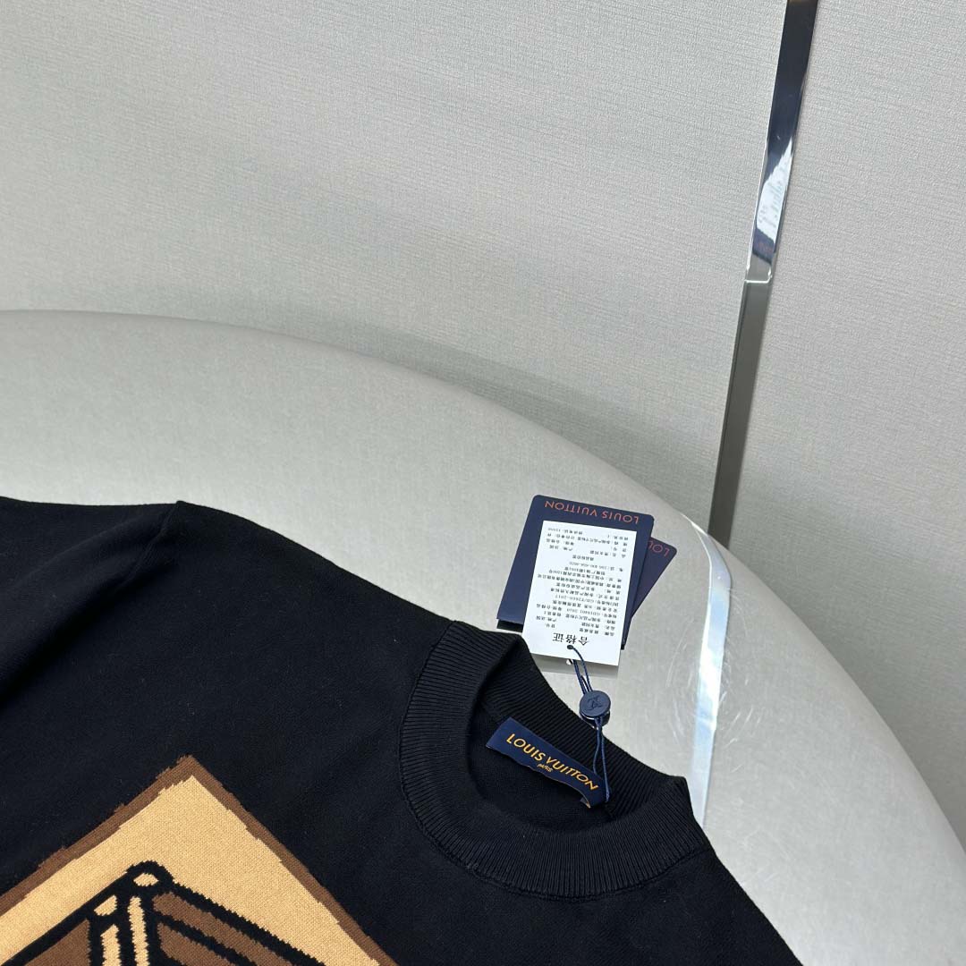 Louis Vuitton Graphic Short-Sleeved Crewneck    1AGHU3 - DesignerGu