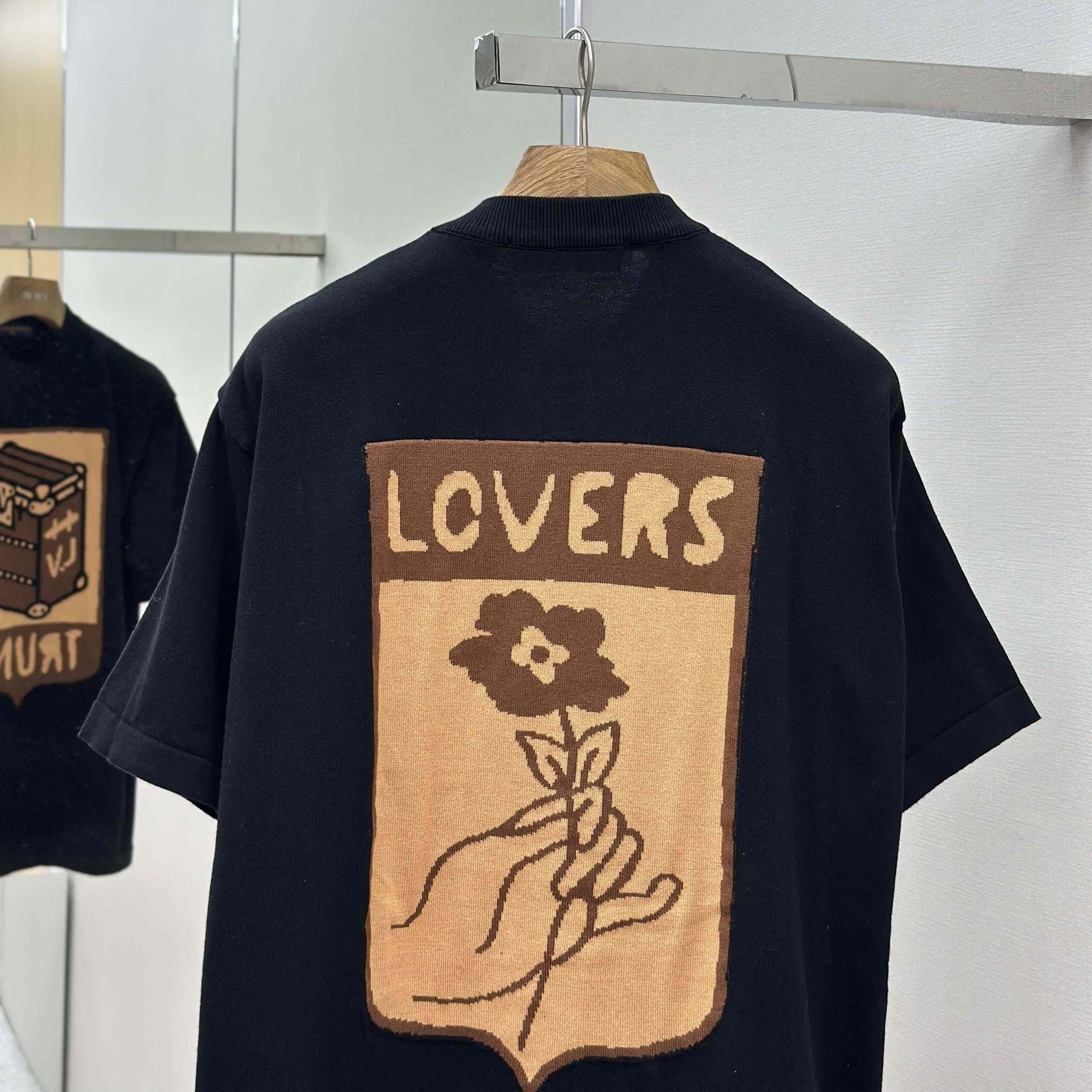 Louis Vuitton Graphic Short-Sleeved Crewneck    1AGHU3 - DesignerGu