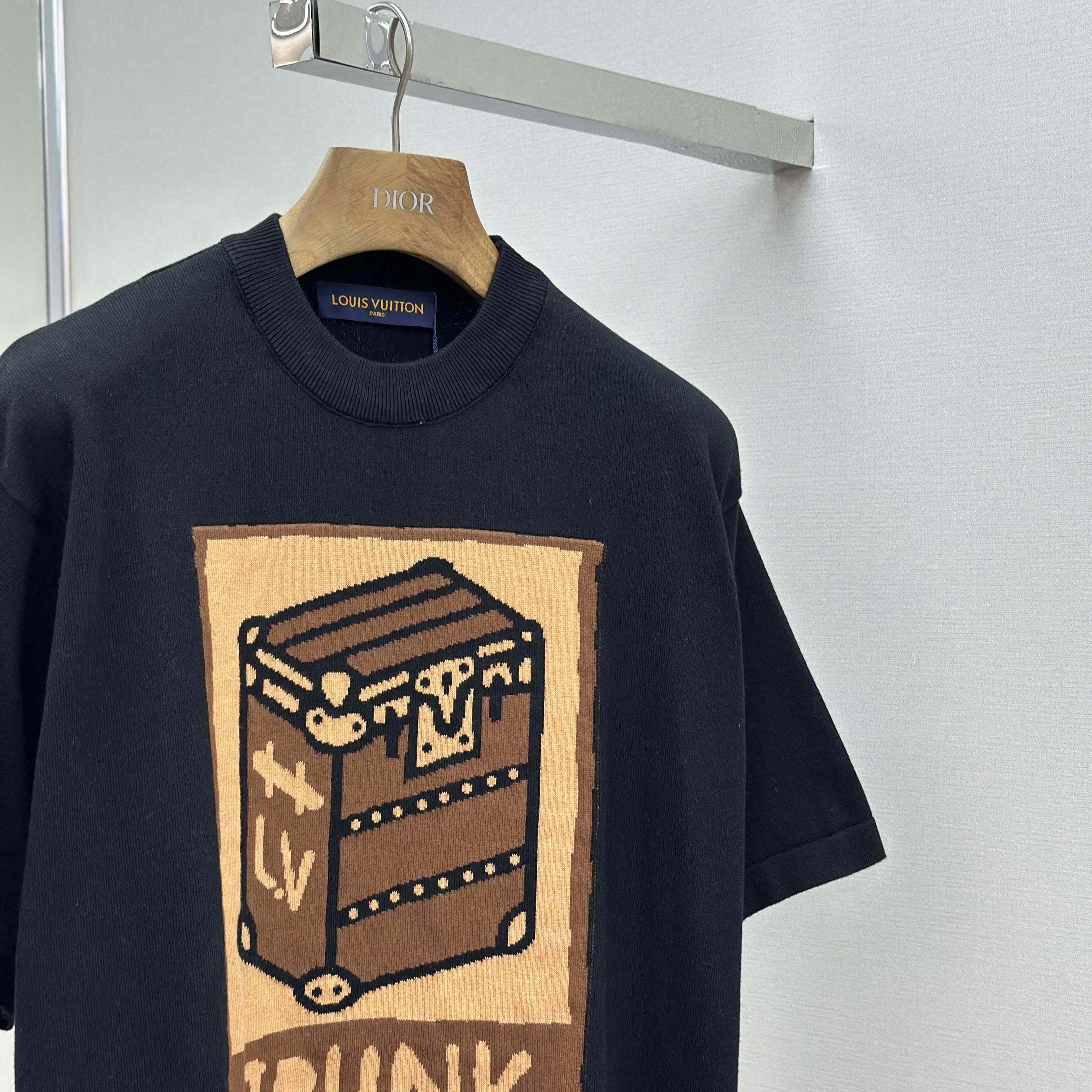 Louis Vuitton Graphic Short-Sleeved Crewneck    1AGHU3 - DesignerGu