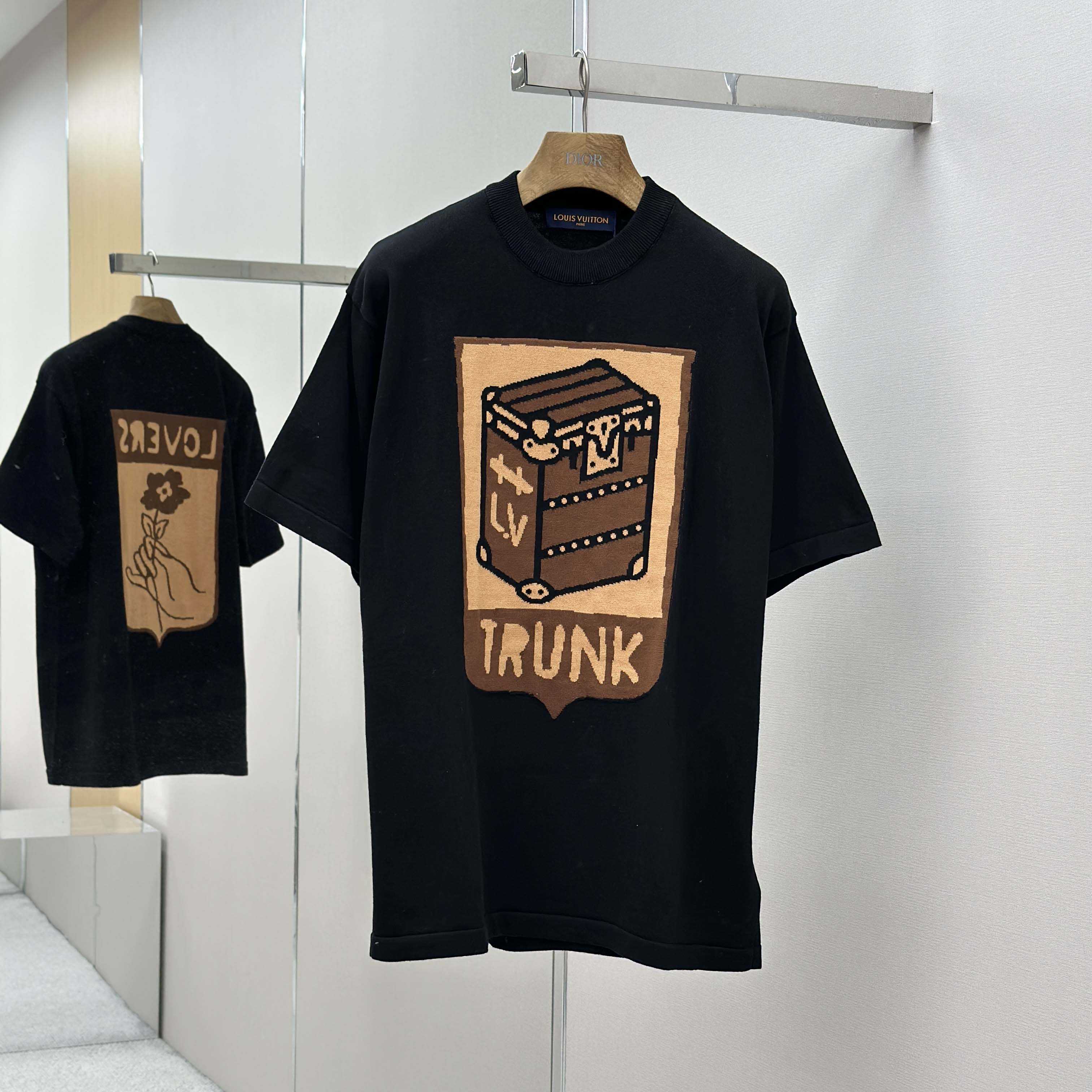 Louis Vuitton Graphic Short-Sleeved Crewneck    1AGHU3 - DesignerGu