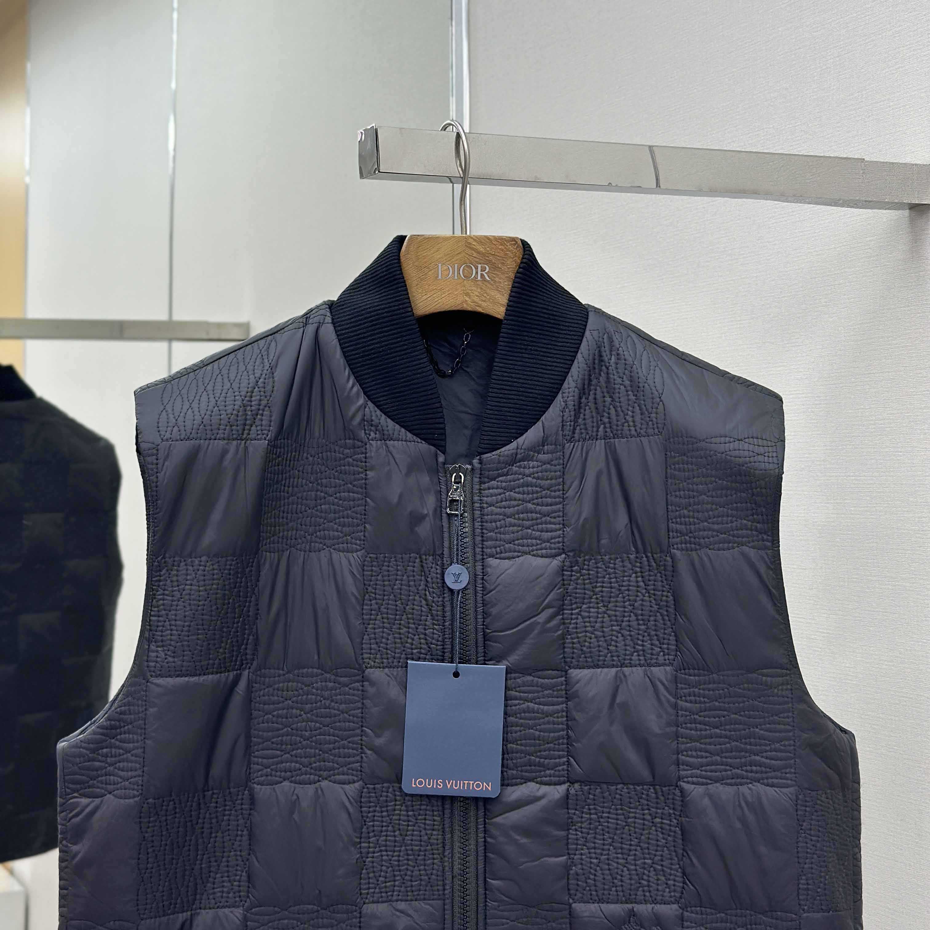 Louis Vuitton Damier Quilted Nylon Gilet - DesignerGu