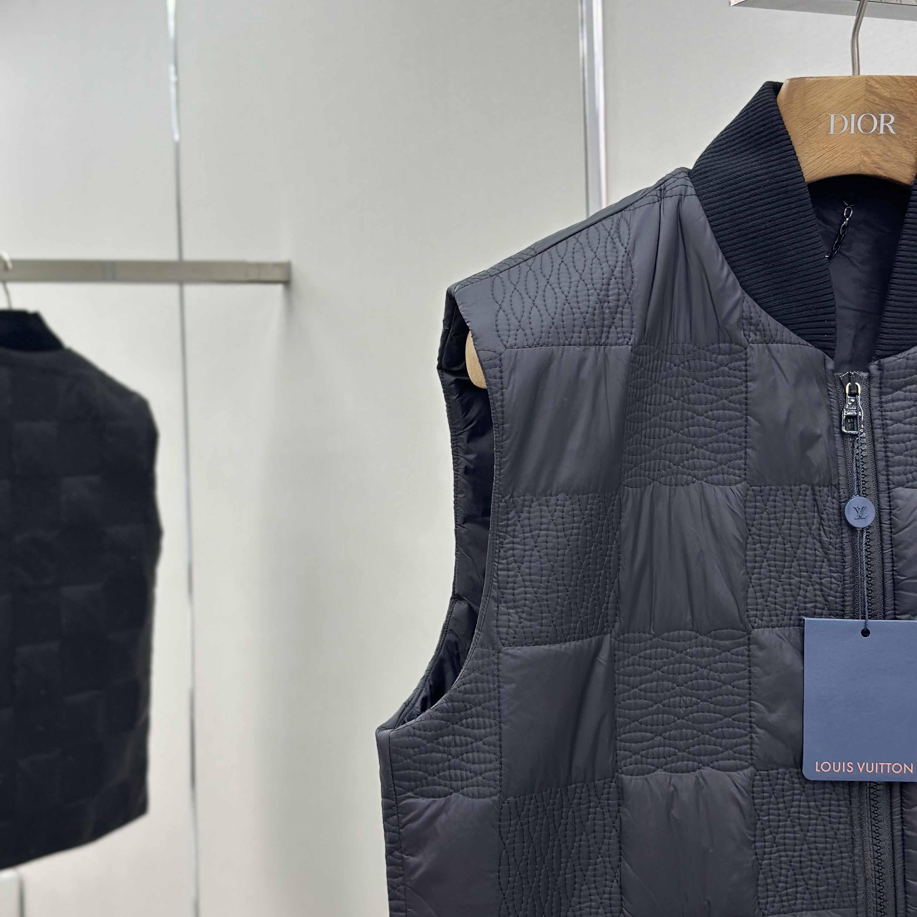 Louis Vuitton Damier Quilted Nylon Gilet - DesignerGu