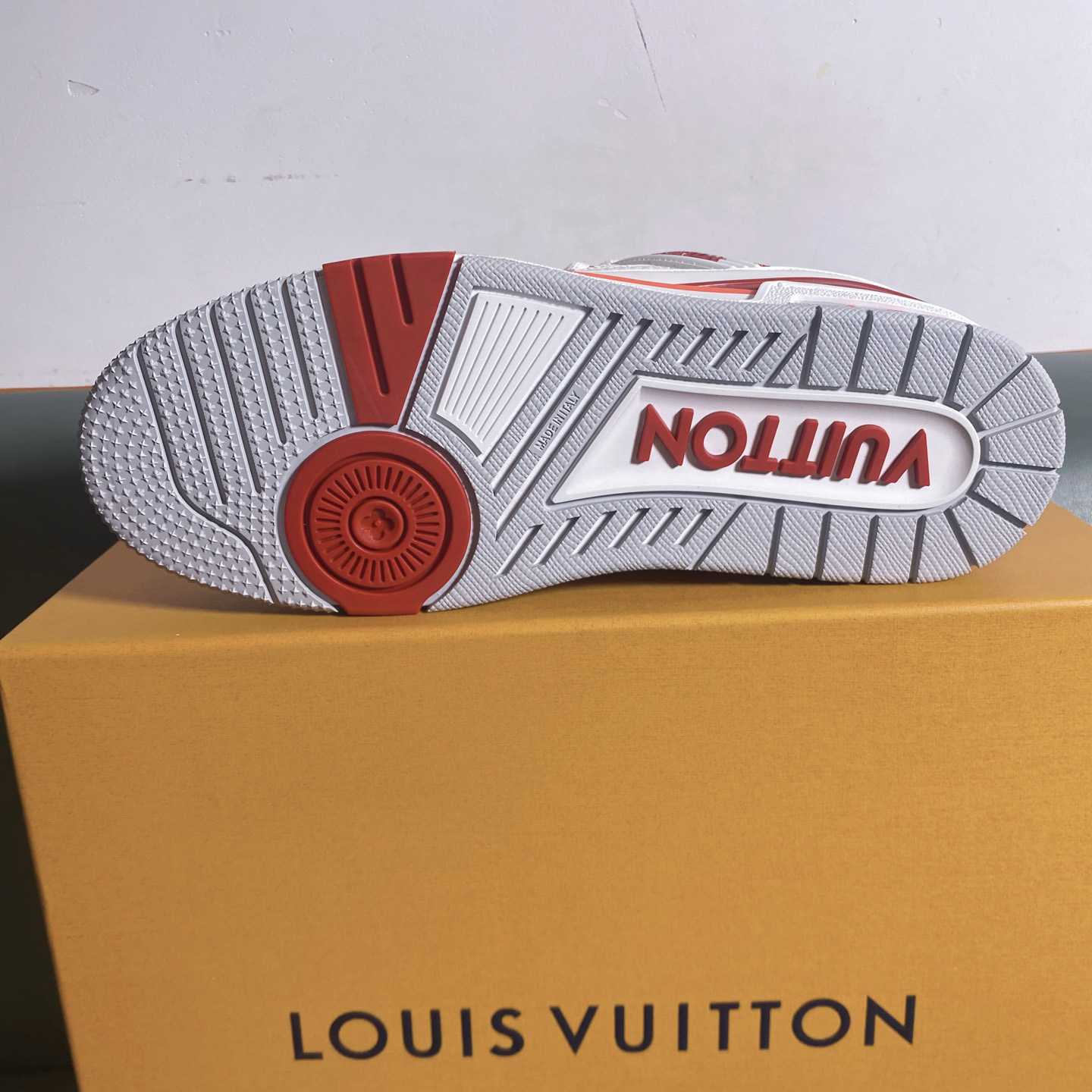 Louis Vuitton LV Trainer Sneaker      1AIIZM - DesignerGu