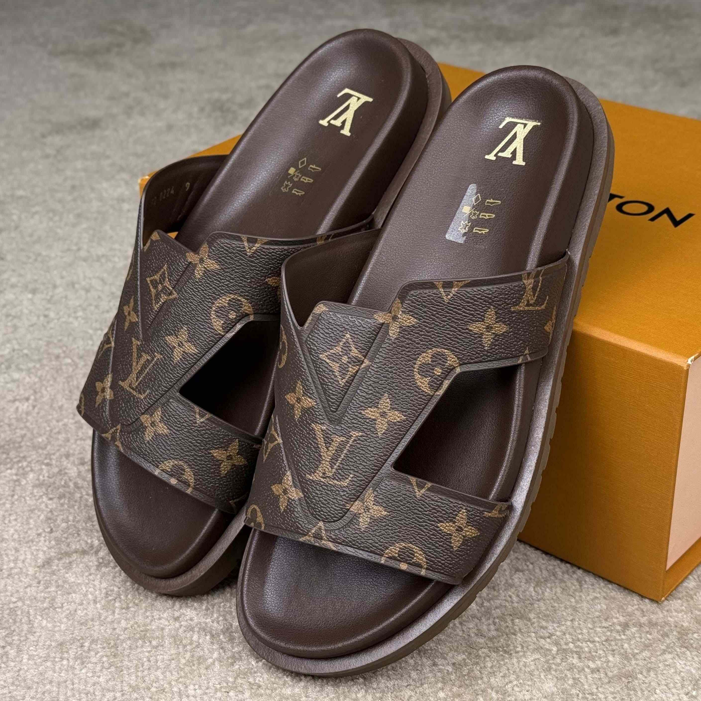 Louis Vuitton LV Oasis Mule    - DesignerGu