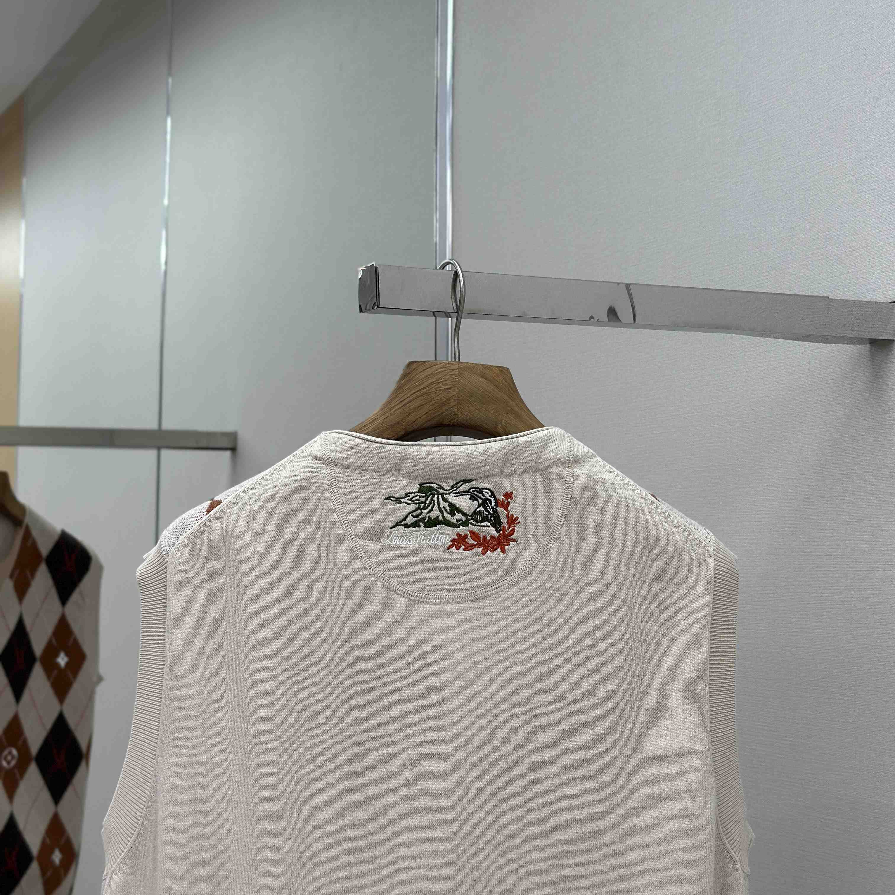 Louis Vuitton Argyle Intarsia Cardigan Vest   1AIMDG - DesignerGu