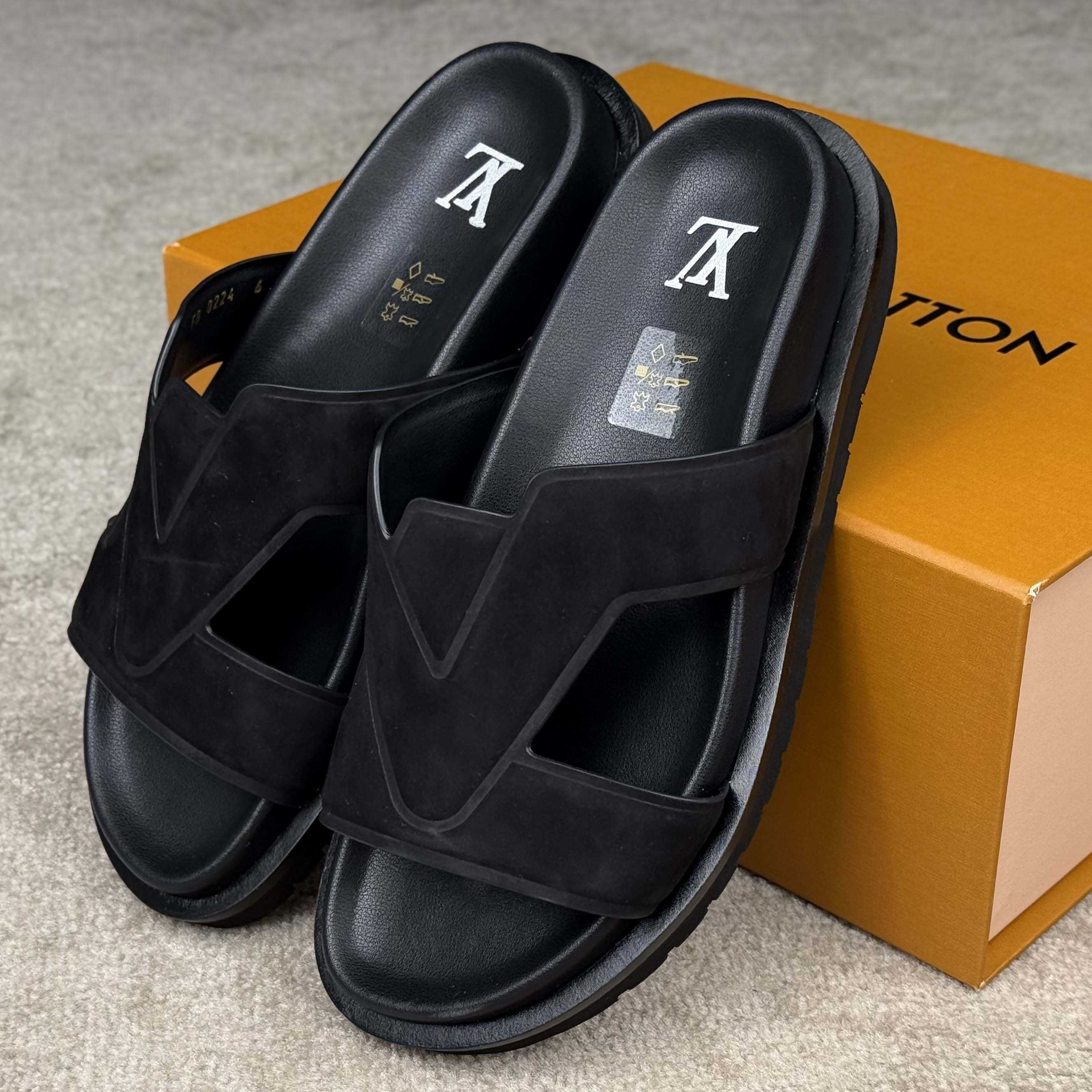 Louis Vuitton LV Oasis Mule    - DesignerGu