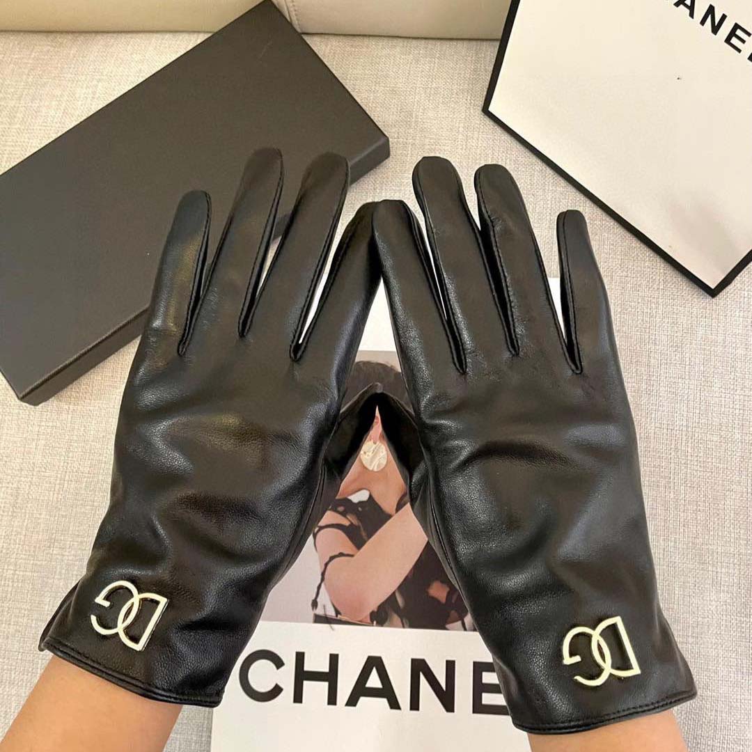 Dolce & Gabbana Women's Gloves  - DesignerGu
