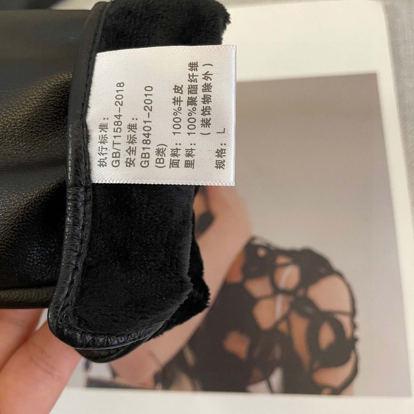 Dolce & Gabbana Women's Gloves  - DesignerGu