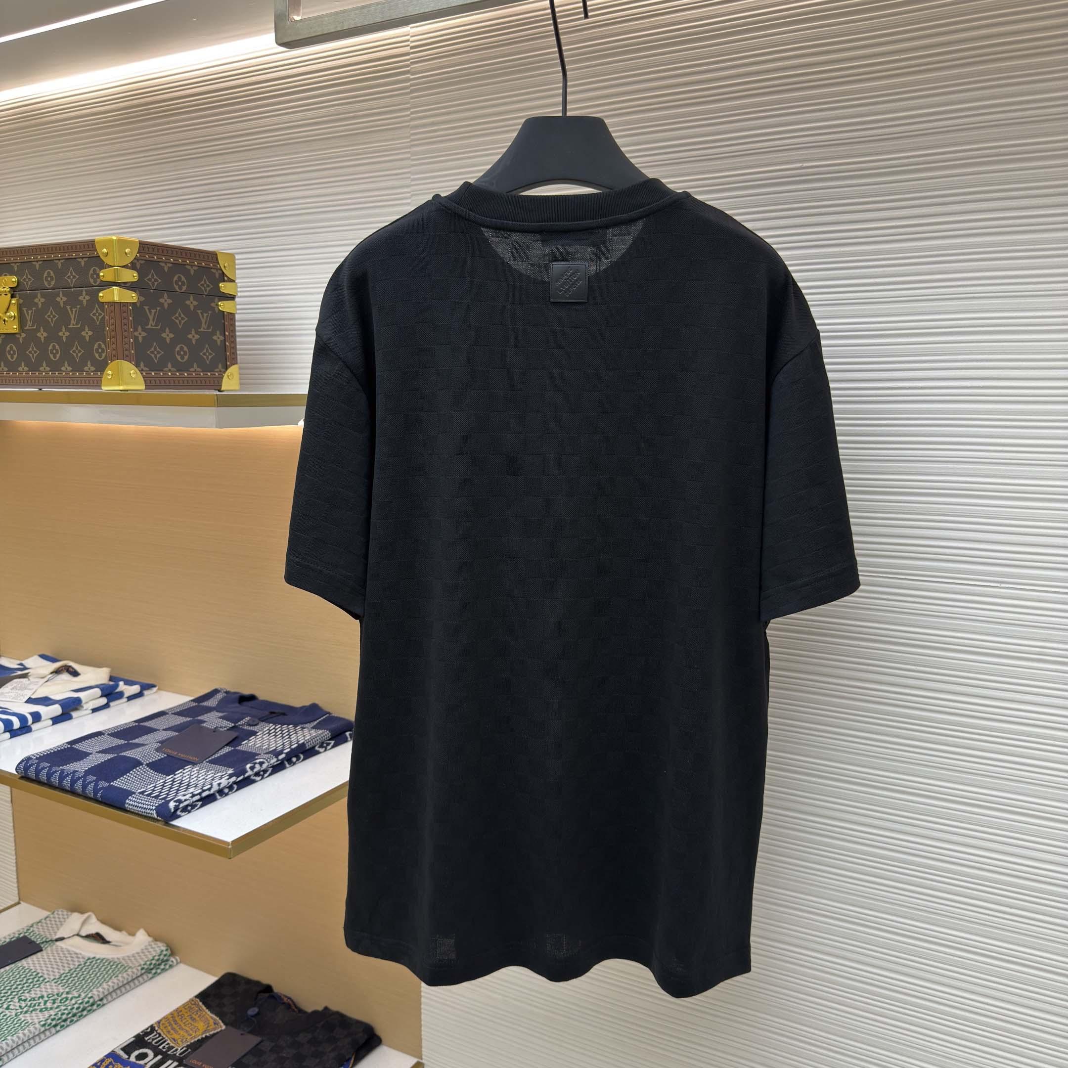 Louis Vuitton Signature Embellished T-Shirt   1AIMLZ - DesignerGu