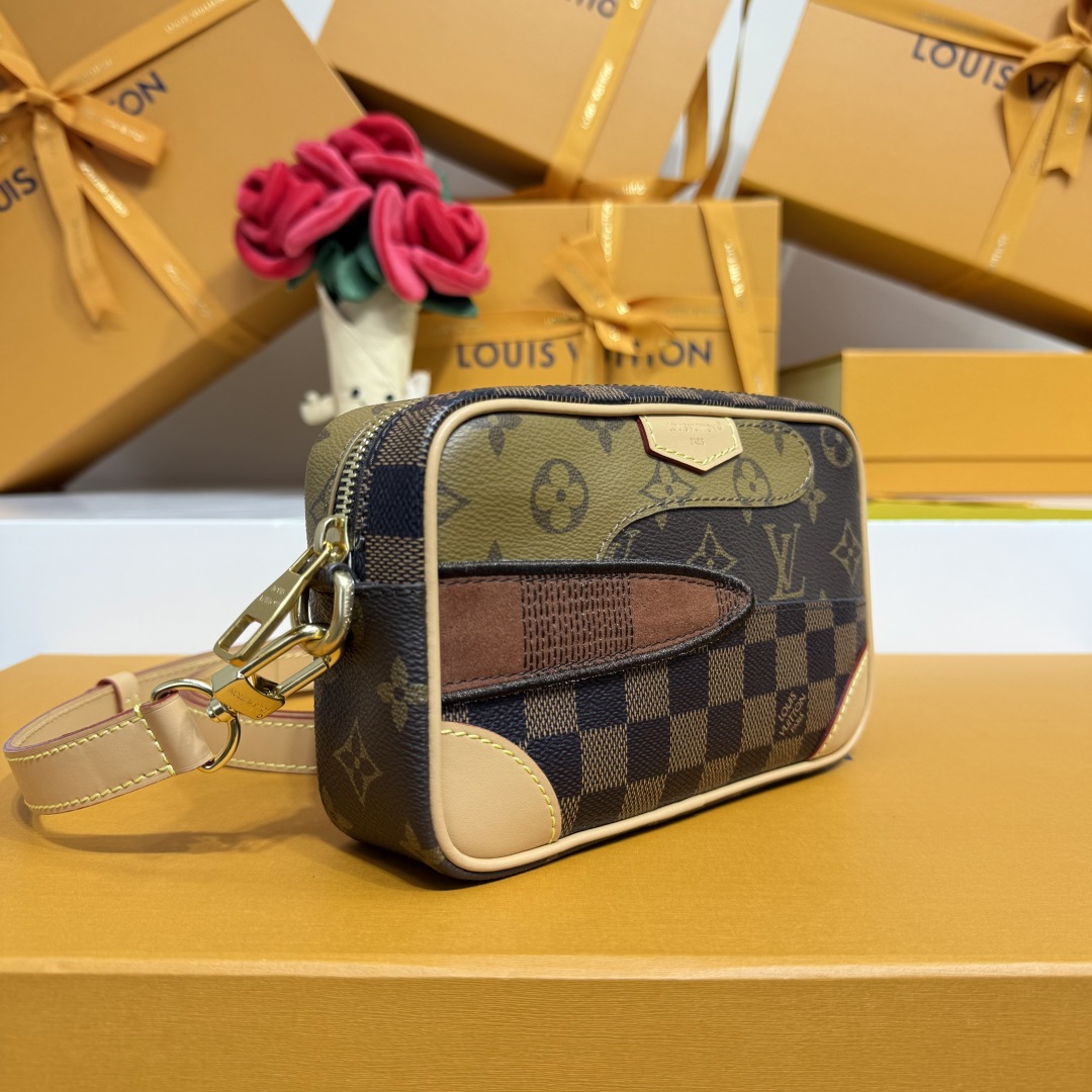 Louis Vuitton Trocadéro Wearable Wallet     M26020 - DesignerGu