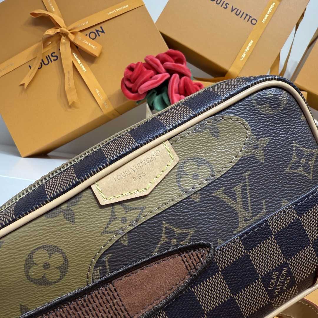 Louis Vuitton Trocadéro Wearable Wallet     M26020 - DesignerGu