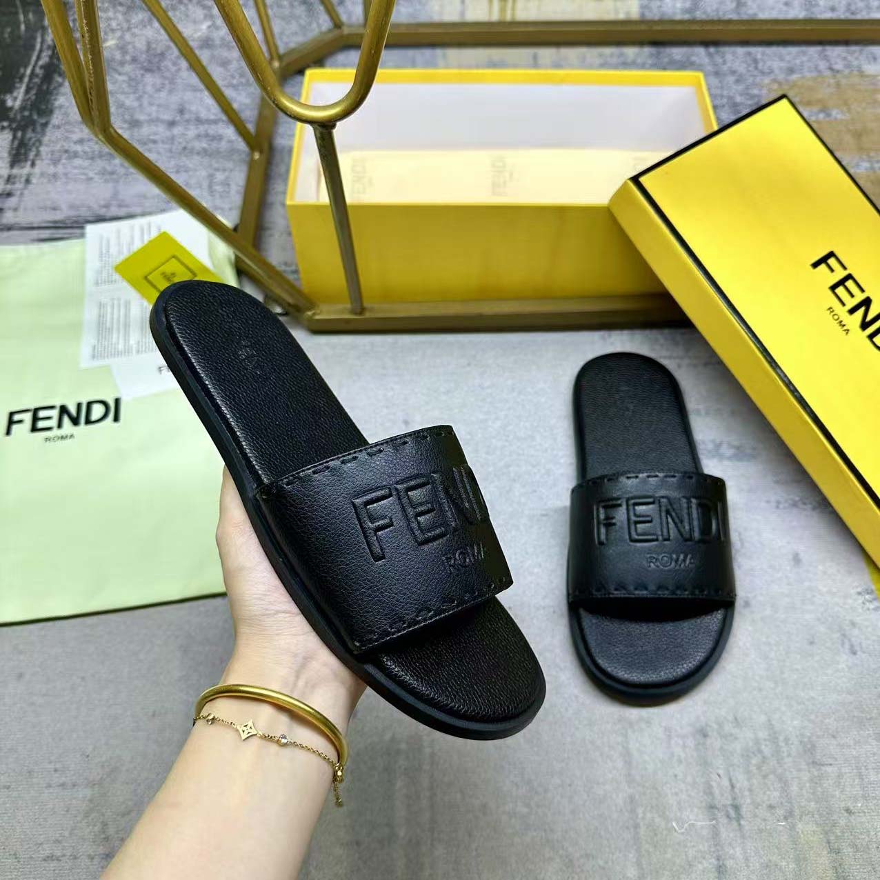 Fendi Slides - DesignerGu