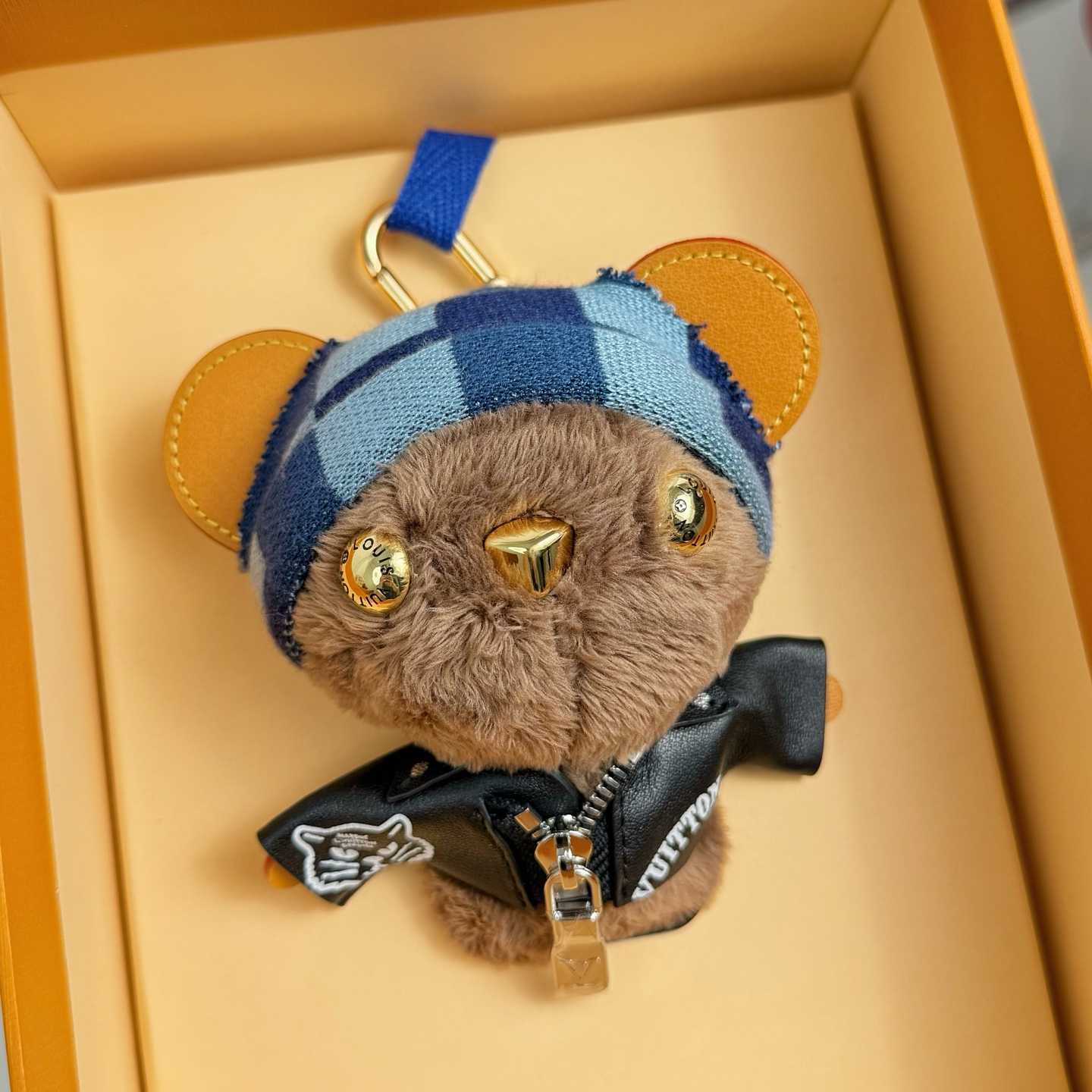 Louis Vuitton LV Louis Bear Bag Charm  M03206 - DesignerGu