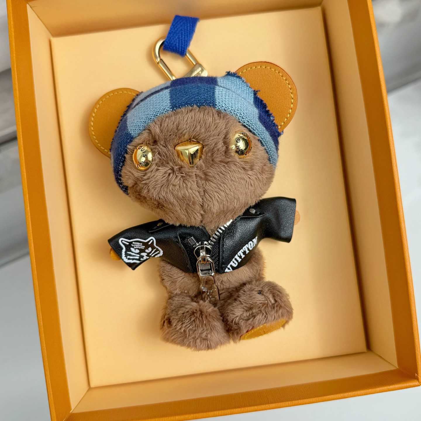 Louis Vuitton LV Louis Bear Bag Charm  M03206 - DesignerGu