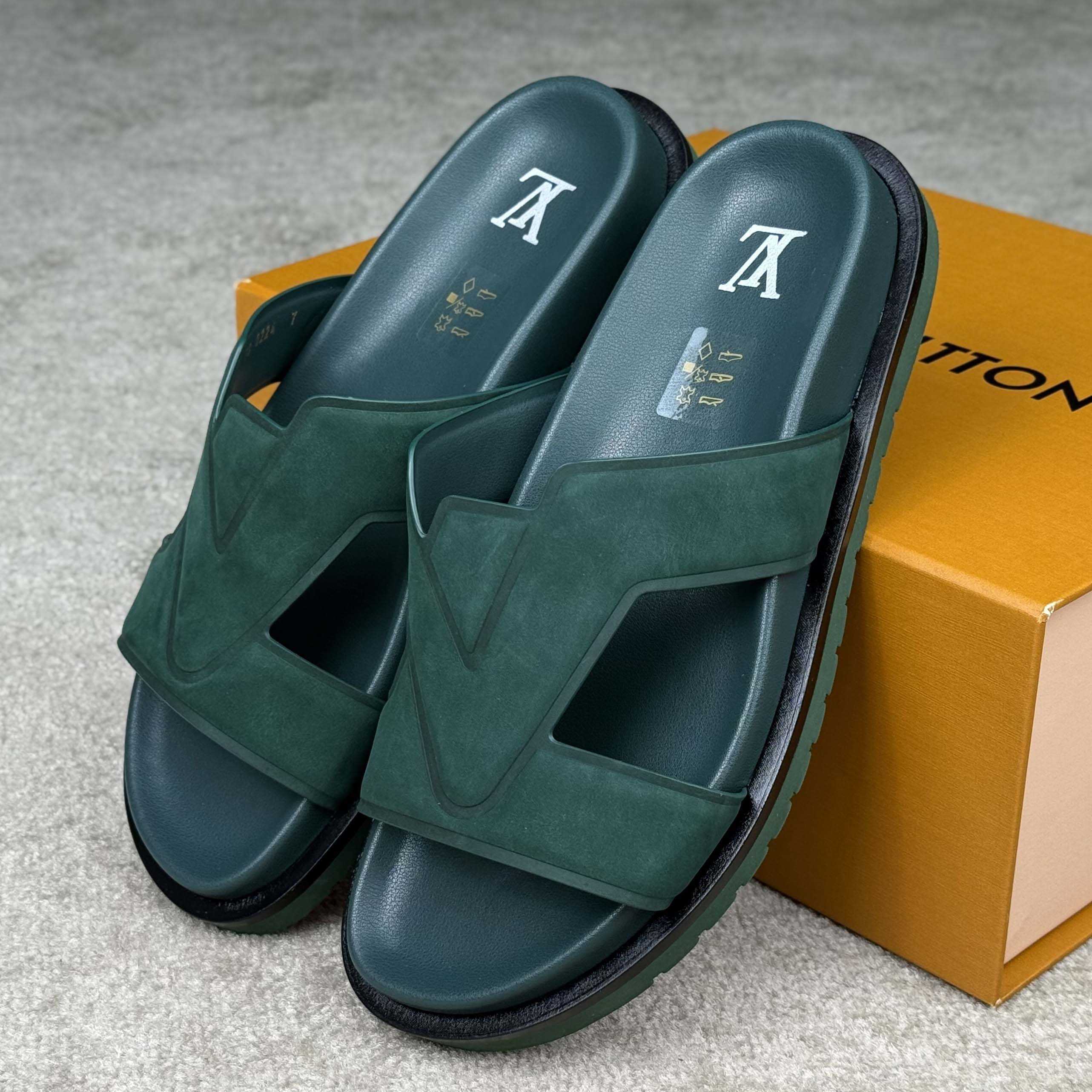Louis Vuitton LV Oasis Mule    - DesignerGu