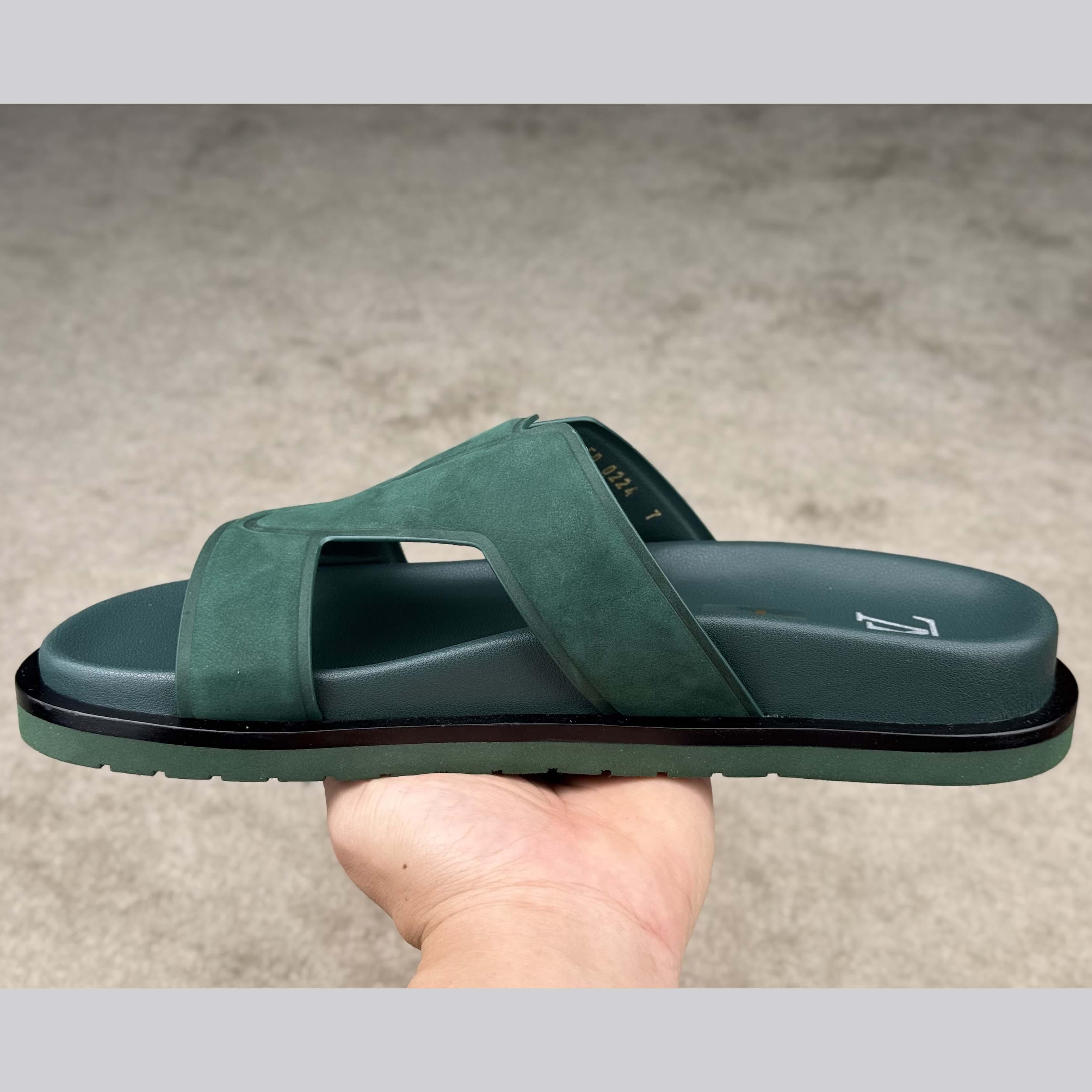 Louis Vuitton LV Oasis Mule    - DesignerGu