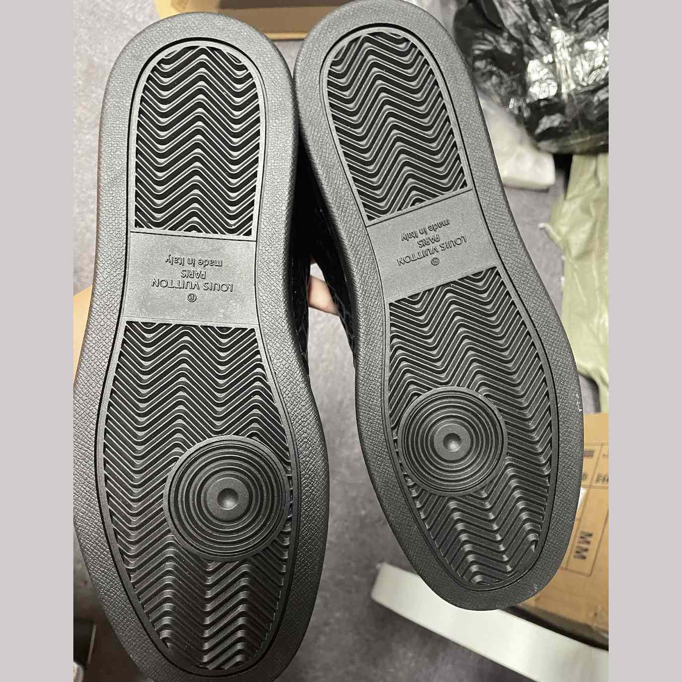 Louis Vuitton Rivoli Sneaker   1AARHT - DesignerGu