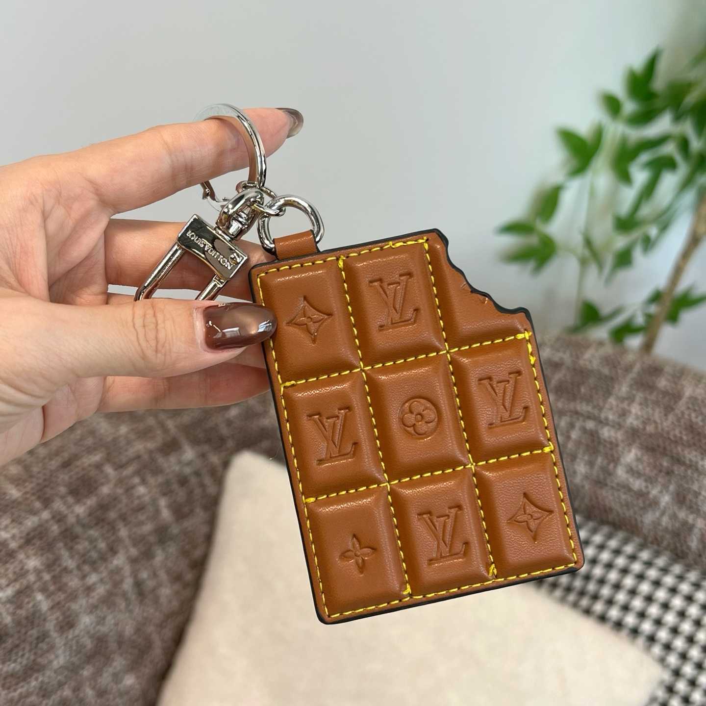 Louis Vuitton LV Chocolate Bar Figurine Key Holder And Bag Charm   M01478 - DesignerGu