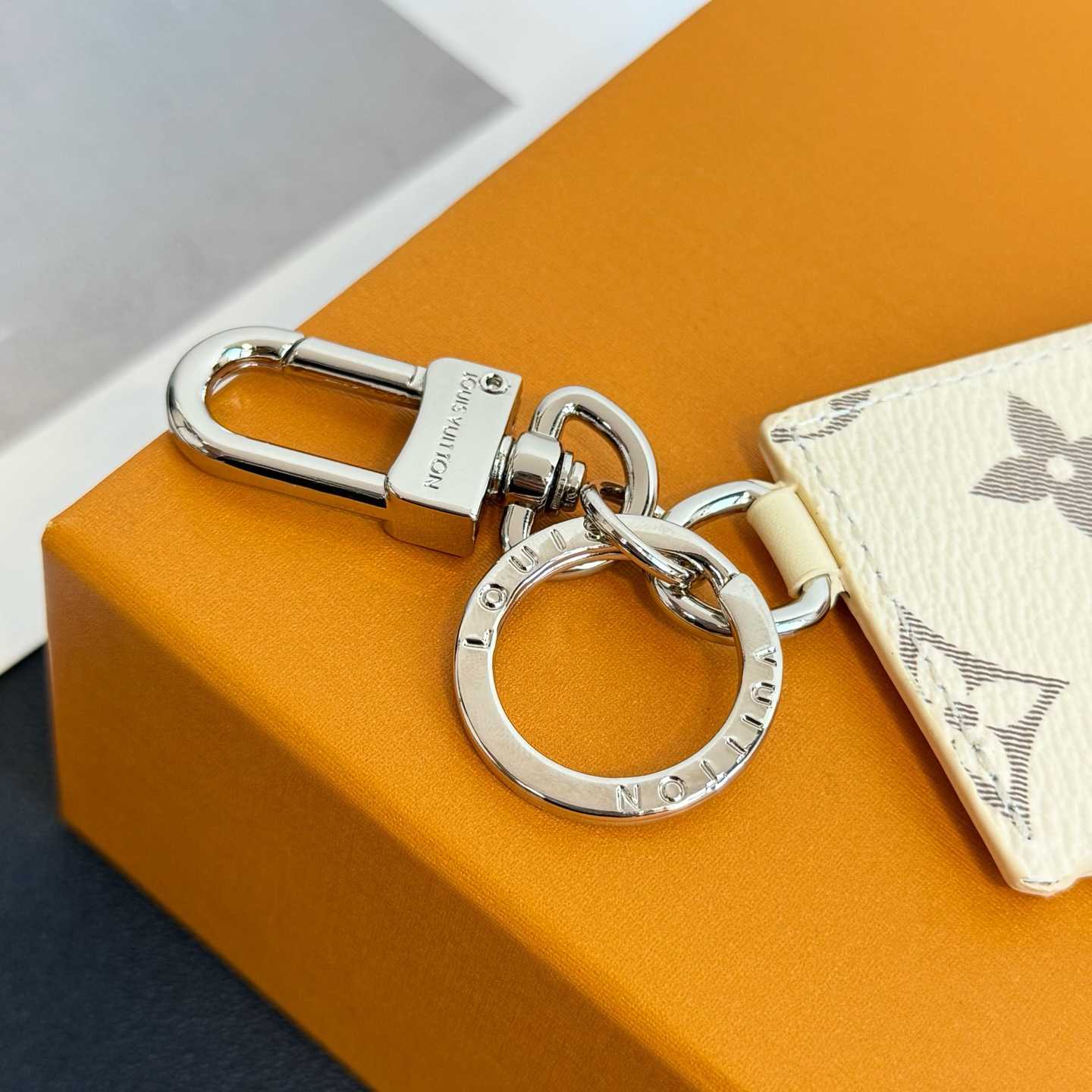 Louis Vuitton LV Chocolate Bar Key Holder and Bag Charm   M02875 - DesignerGu